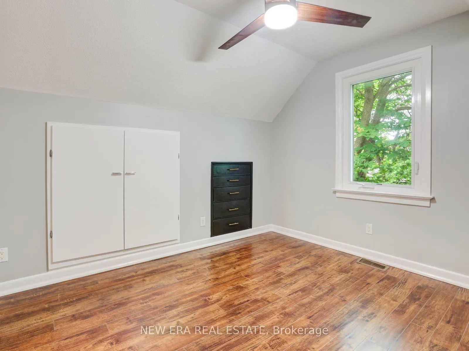 Photo 25 of 219 Lancaster Street W, Kitchener, Fairfield — HOMEH