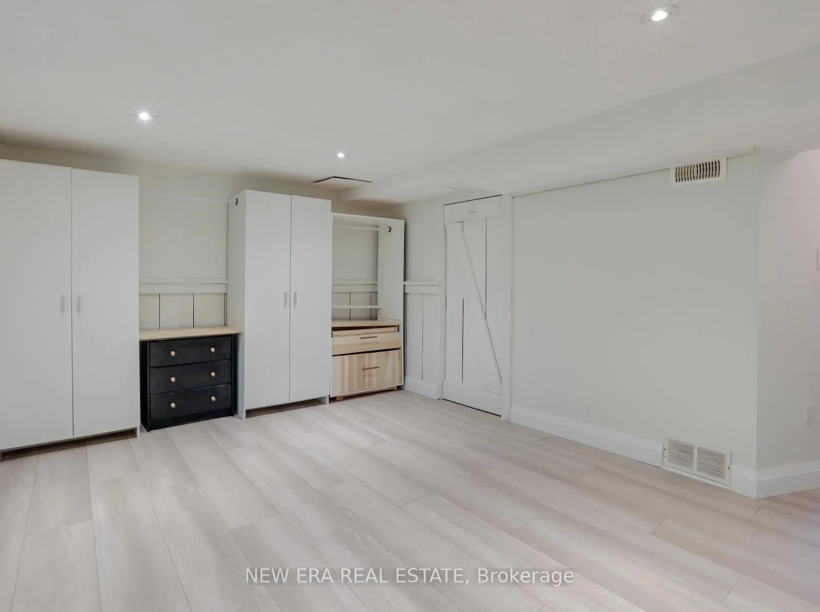 Photo 33 of 219 Lancaster Street W, Kitchener, Fairfield — HOMEH