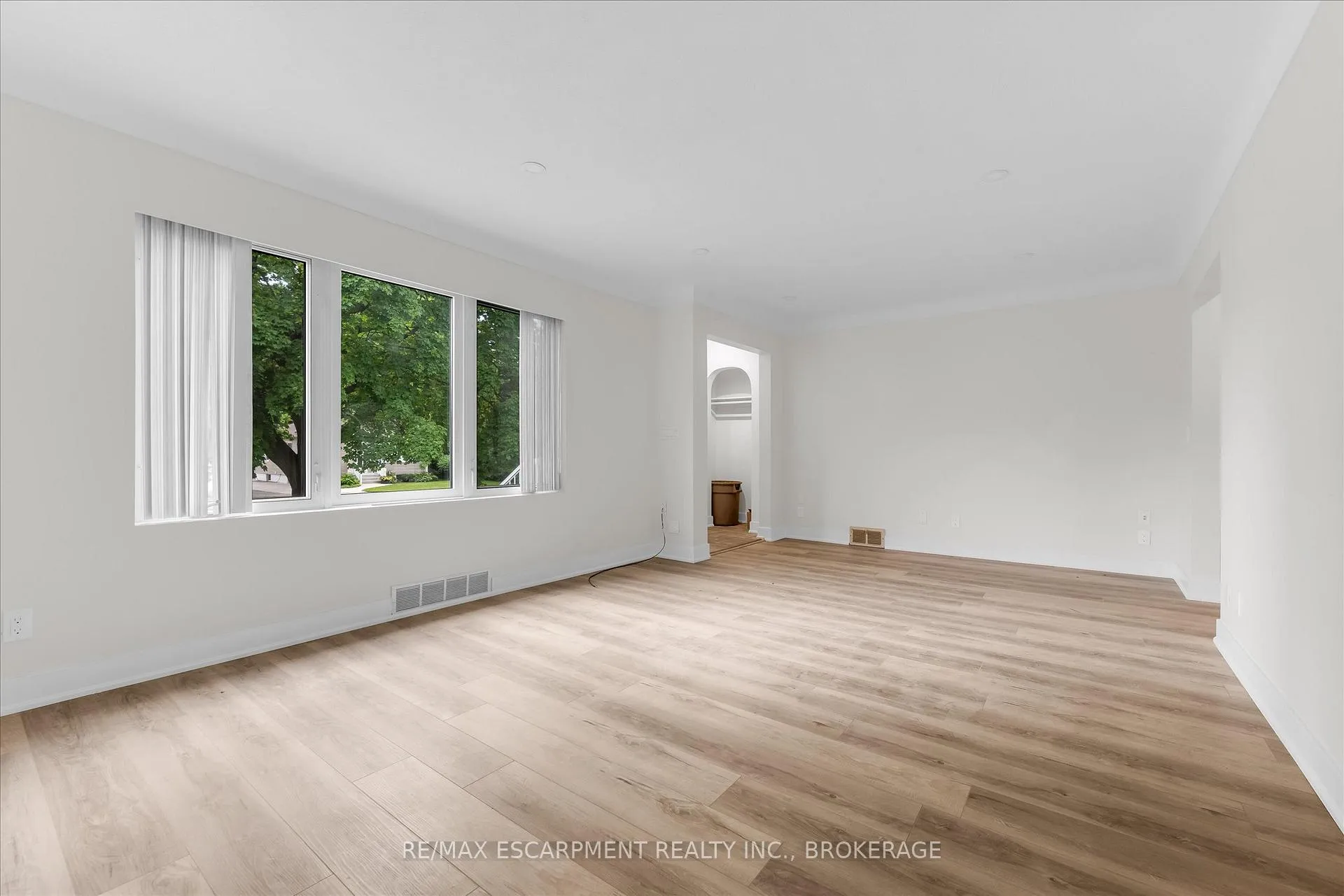 Photo 5 of Unit 1, 18 Bonavem Drive, St. Catharines, Fairview — HOMEH