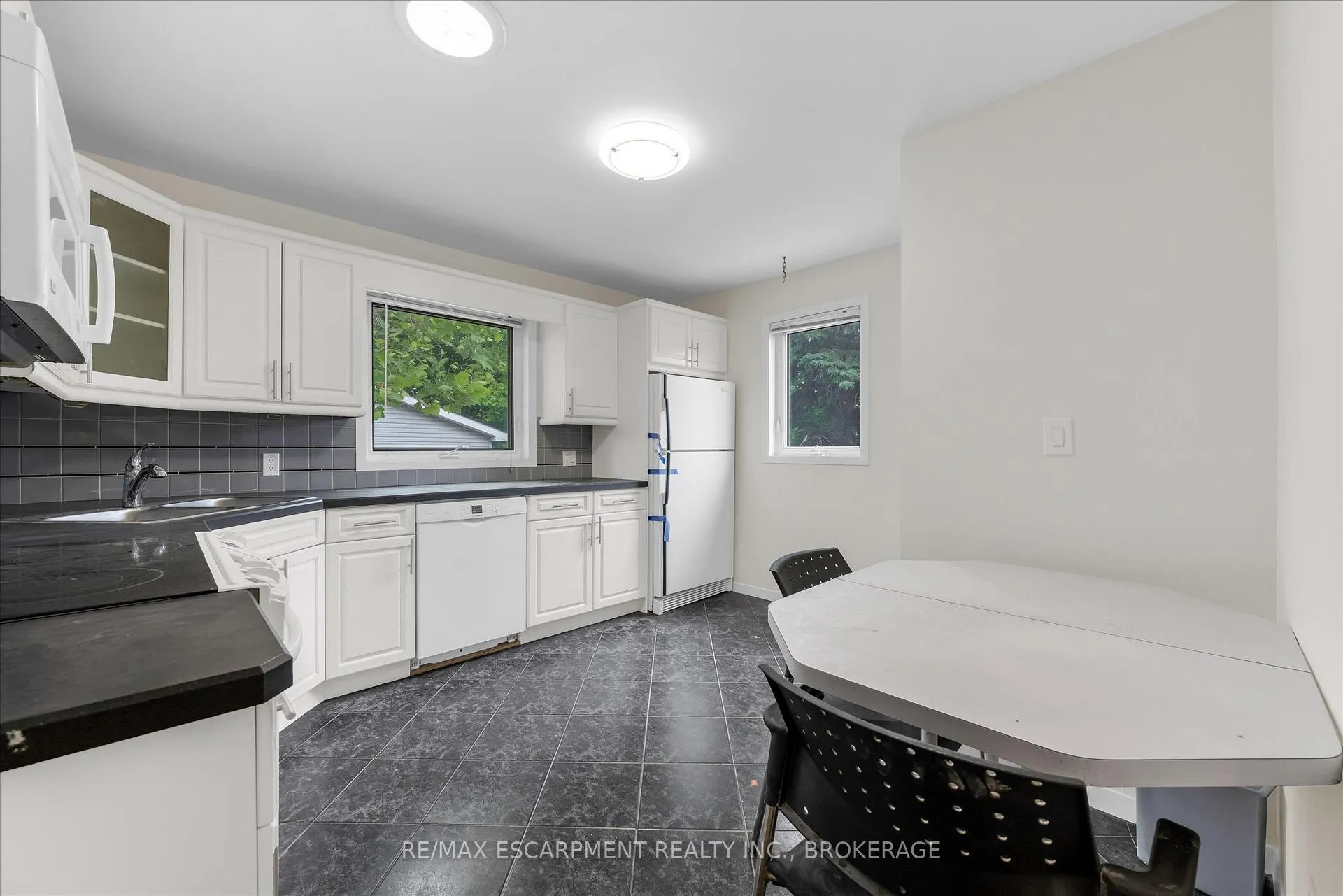 Photo 7 of Unit 1, 18 Bonavem Drive, St. Catharines, Fairview — HOMEH