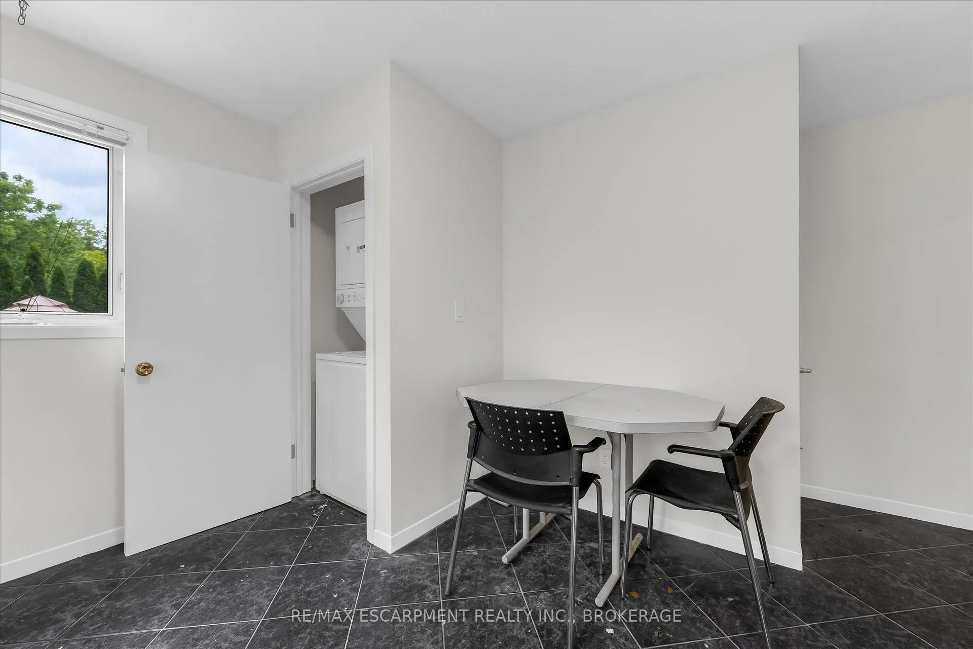 Photo 9 of Unit 1, 18 Bonavem Drive, St. Catharines, Fairview — HOMEH