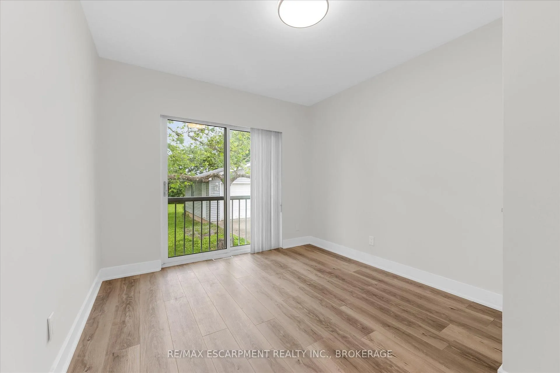 Photo 10 of Unit 1, 18 Bonavem Drive, St. Catharines, Fairview — HOMEH