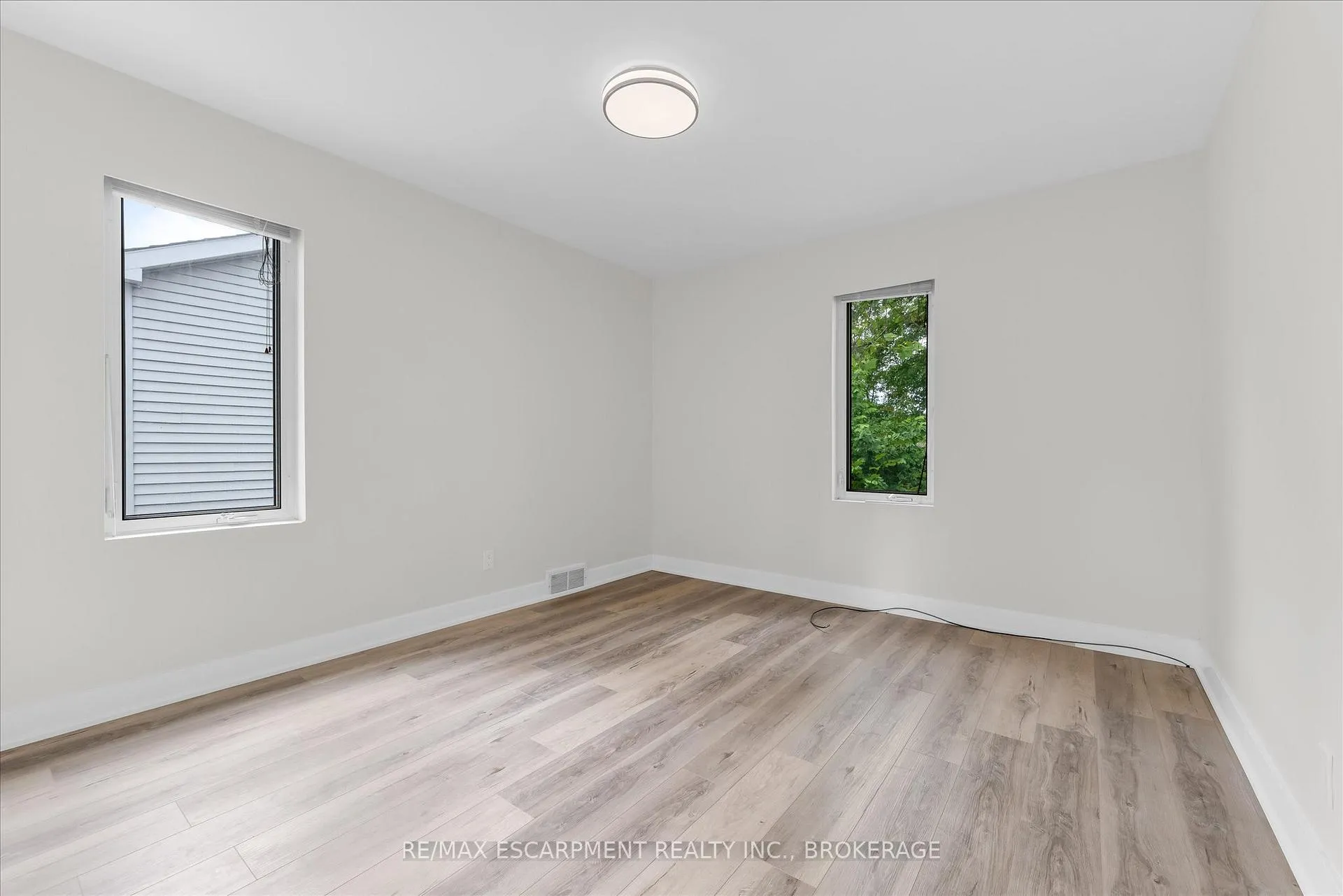 Photo 12 of Unit 1, 18 Bonavem Drive, St. Catharines, Fairview — HOMEH