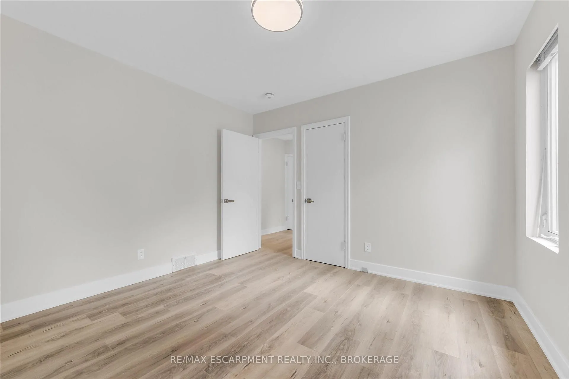 Photo 13 of Unit 1, 18 Bonavem Drive, St. Catharines, Fairview — HOMEH