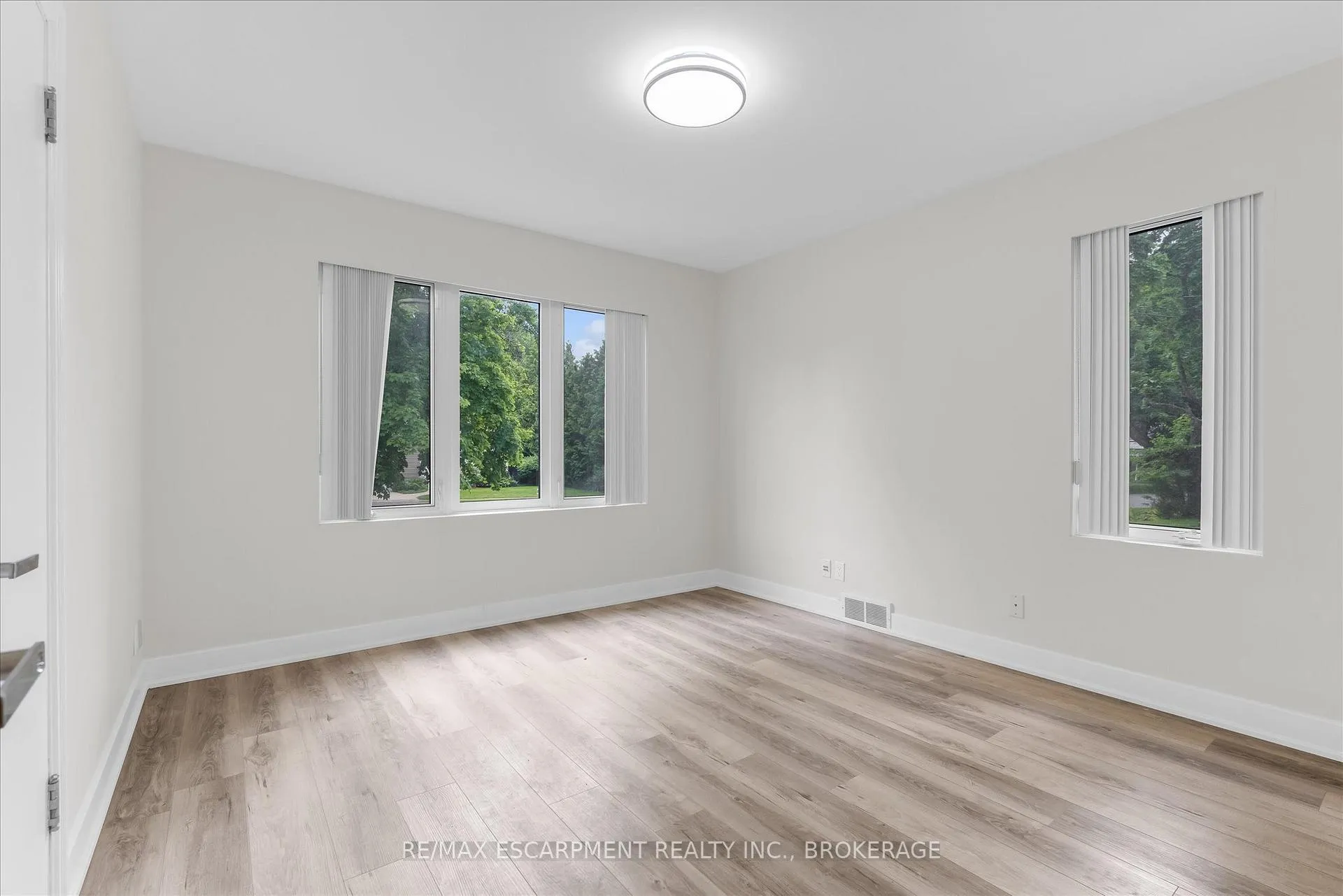 Photo 14 of Unit 1, 18 Bonavem Drive, St. Catharines, Fairview — HOMEH