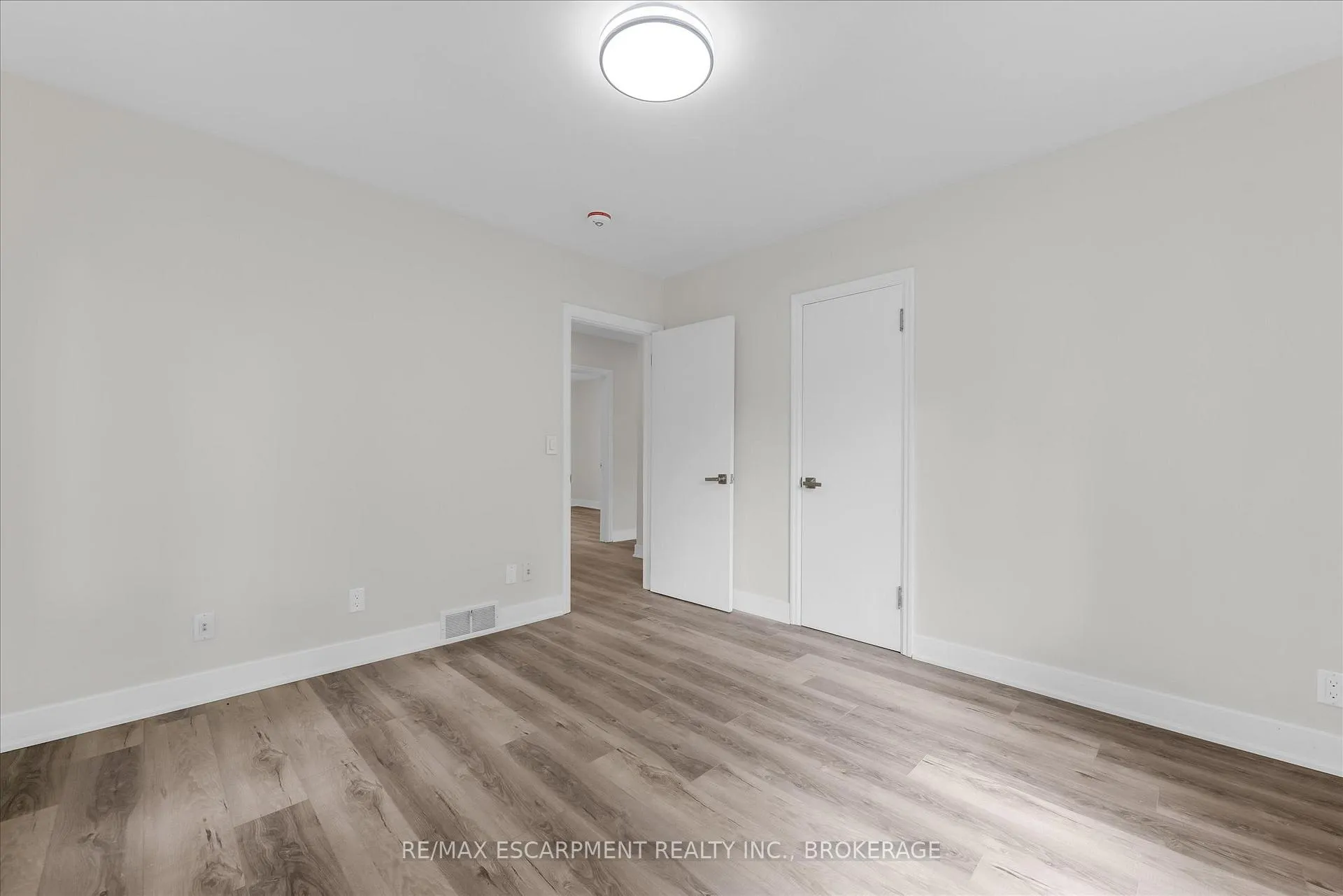 Photo 15 of Unit 1, 18 Bonavem Drive, St. Catharines, Fairview — HOMEH