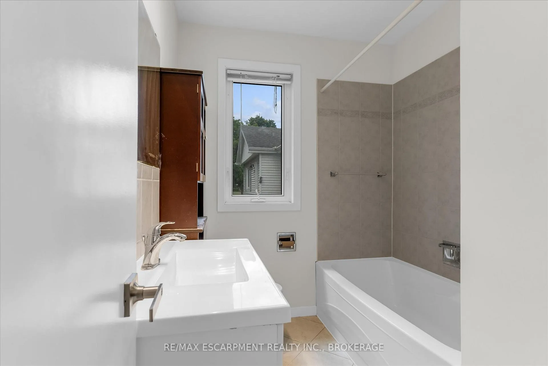 Photo 16 of Unit 1, 18 Bonavem Drive, St. Catharines, Fairview — HOMEH