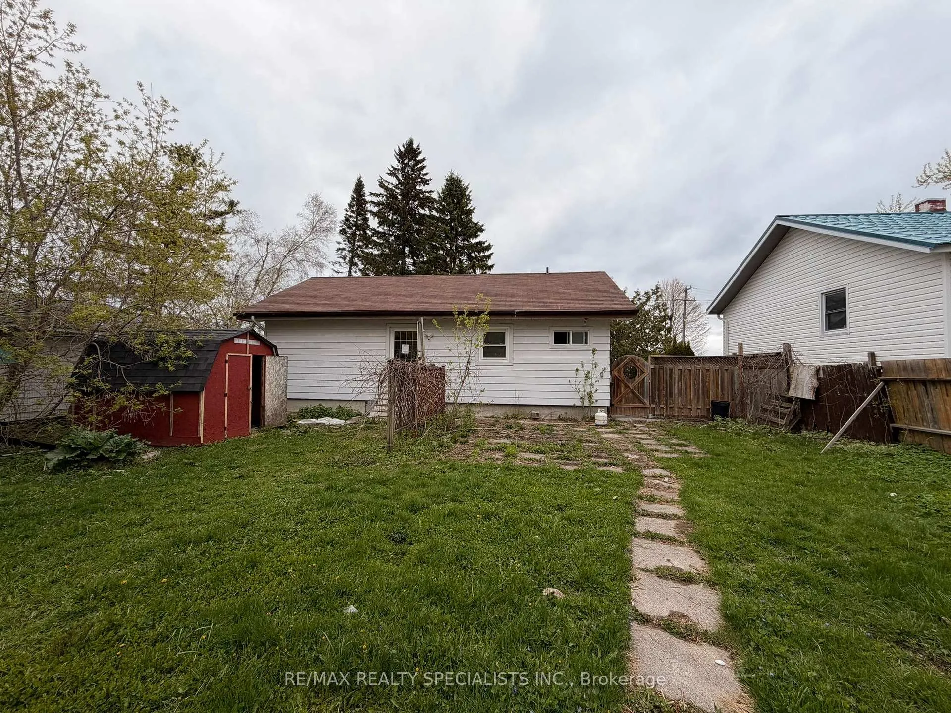 Photo 2 of 29 Carlton Street, Orillia — HOMEH