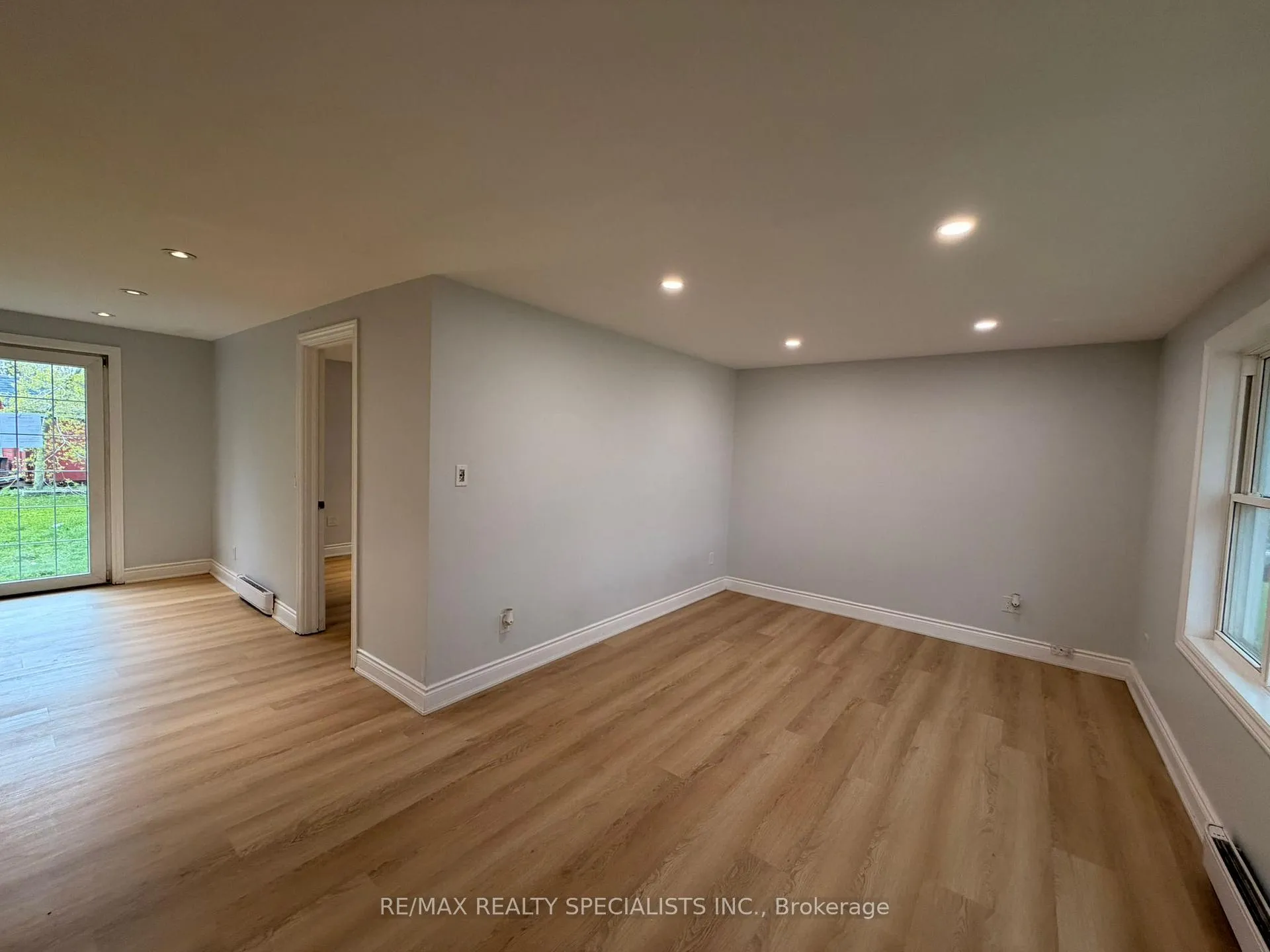 Photo 5 of 29 Carlton Street, Orillia — HOMEH
