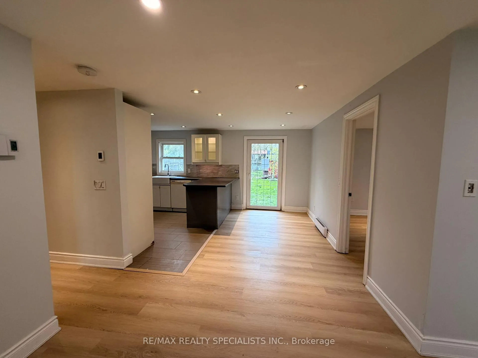 Photo 7 of 29 Carlton Street, Orillia — HOMEH