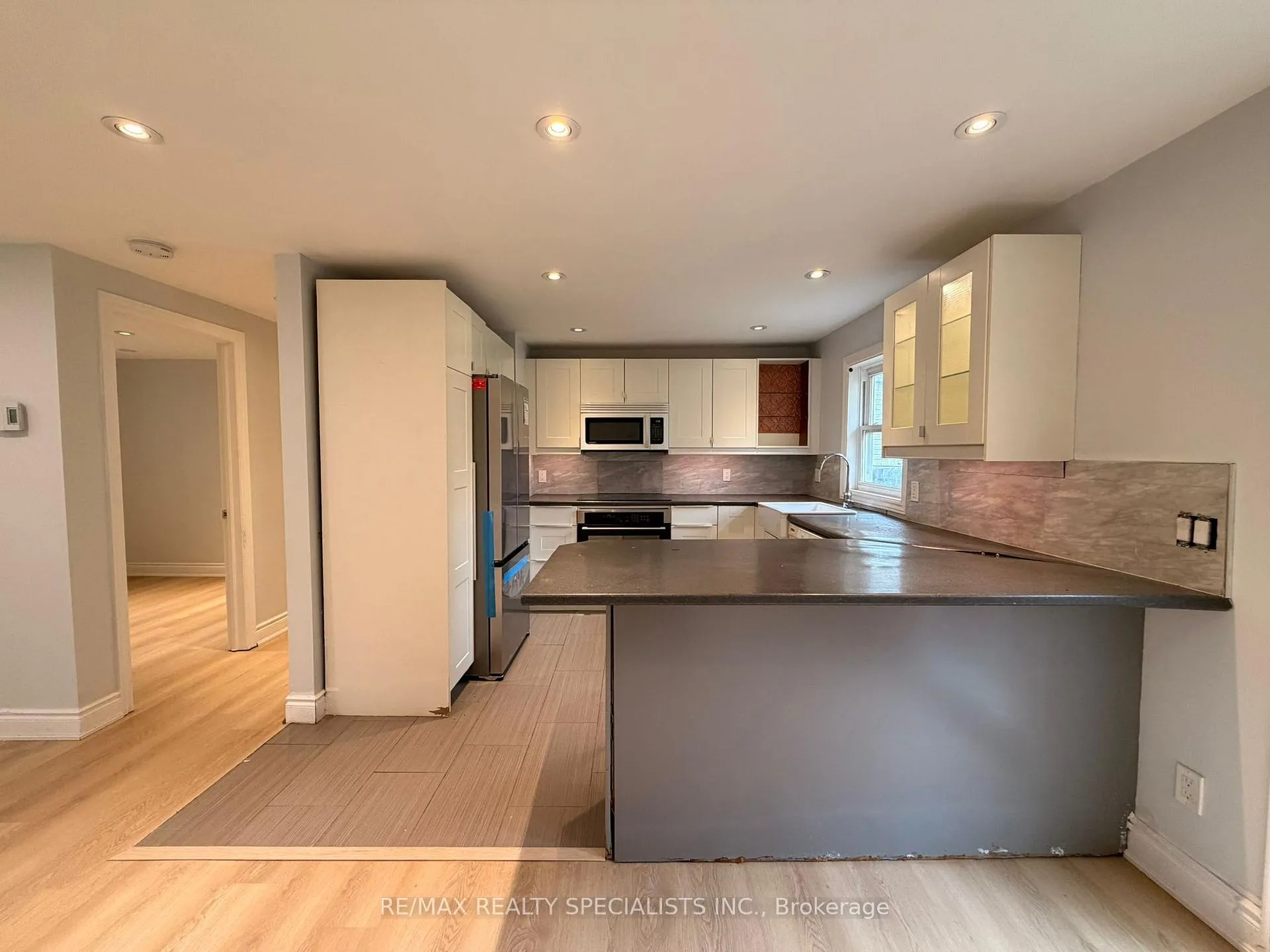 Photo 8 of 29 Carlton Street, Orillia — HOMEH