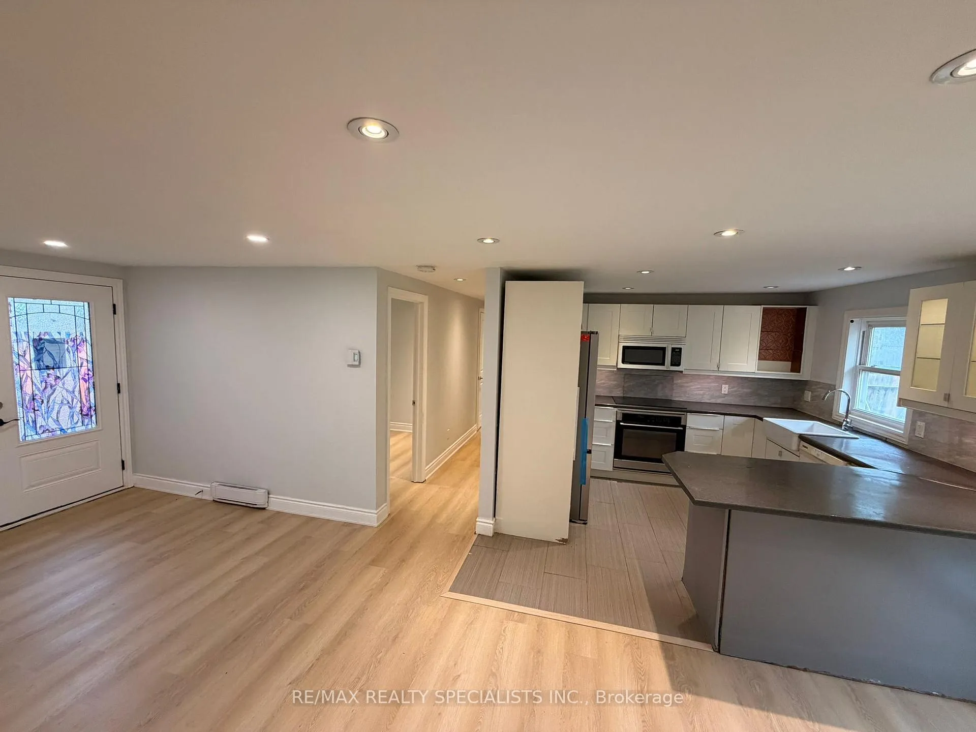 Photo 12 of 29 Carlton Street, Orillia — HOMEH