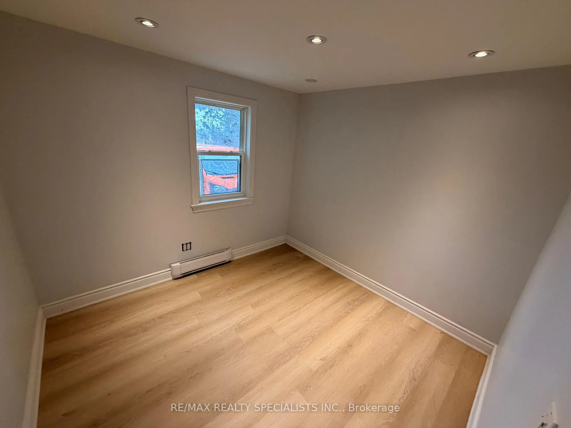 Photo 16 of 29 Carlton Street, Orillia — HOMEH
