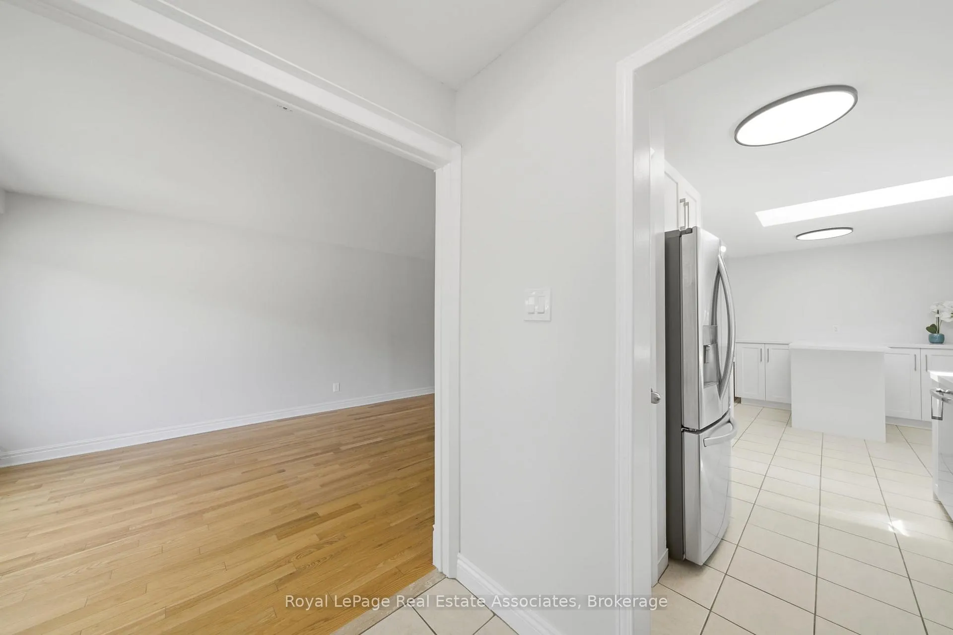 Photo 4 of 769 Eaglemount Crescent, Mississauga, Erindale — HOMEH