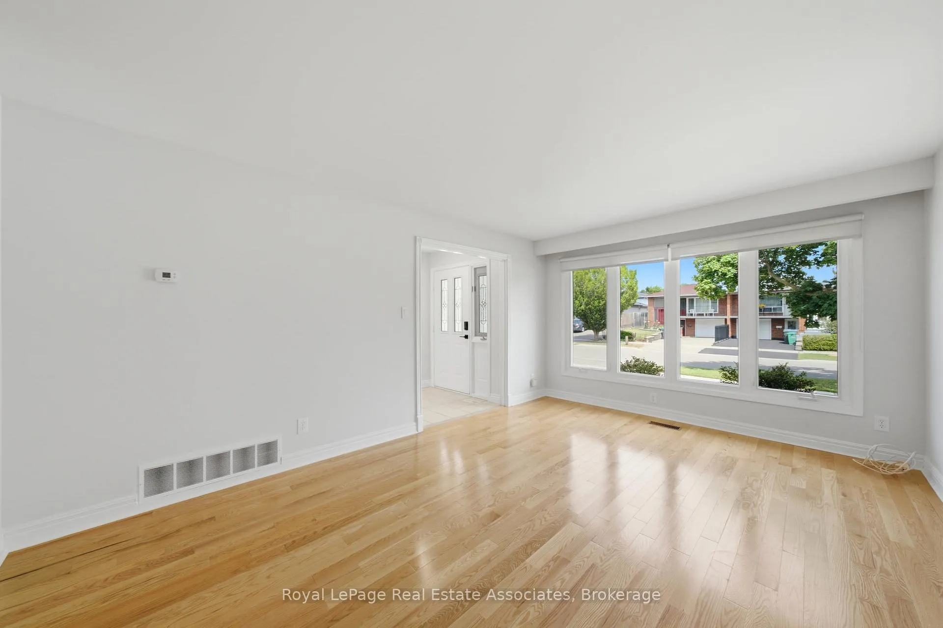 Photo 13 of 769 Eaglemount Crescent, Mississauga, Erindale — HOMEH