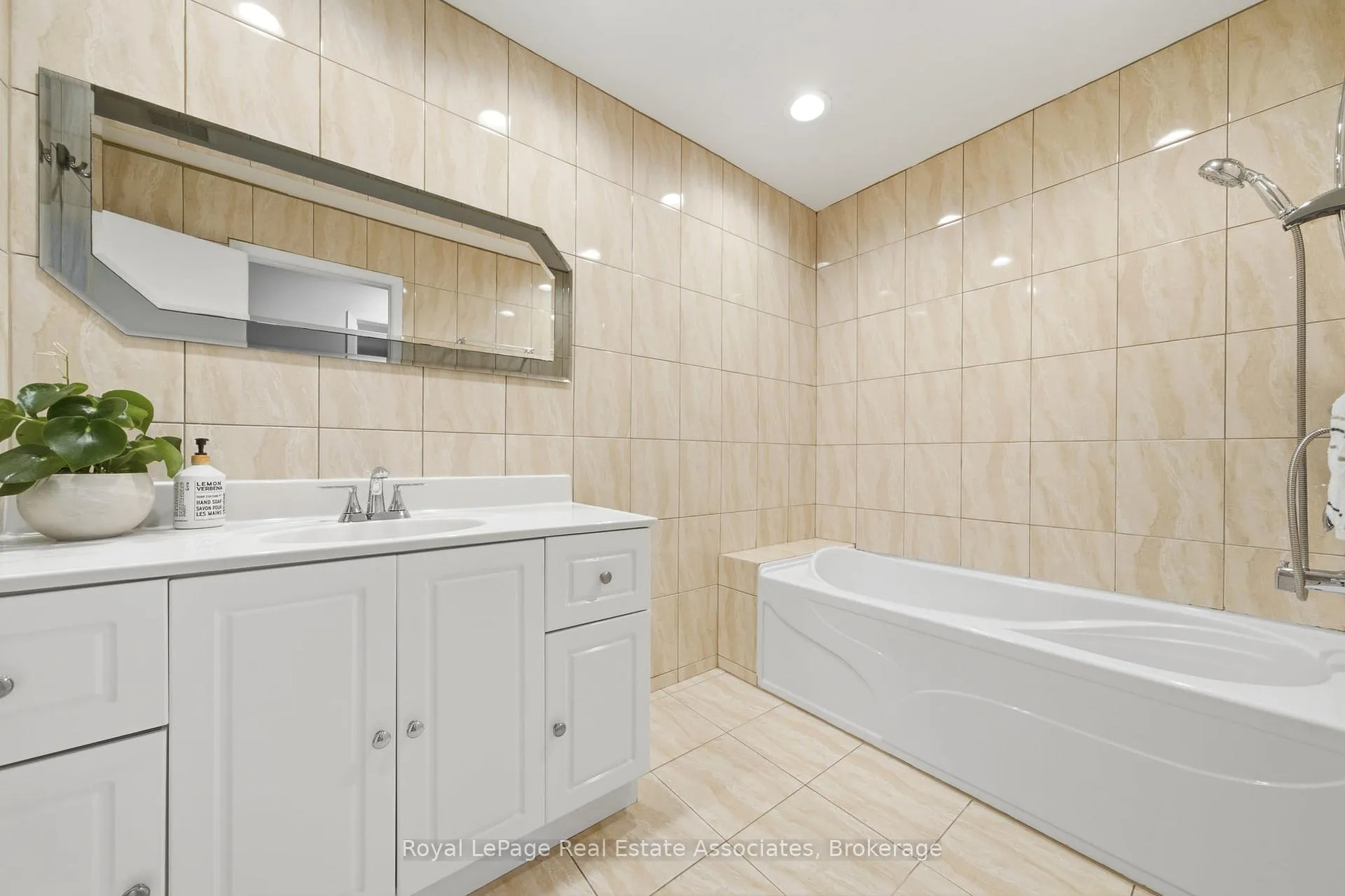 Photo 19 of 769 Eaglemount Crescent, Mississauga, Erindale — HOMEH