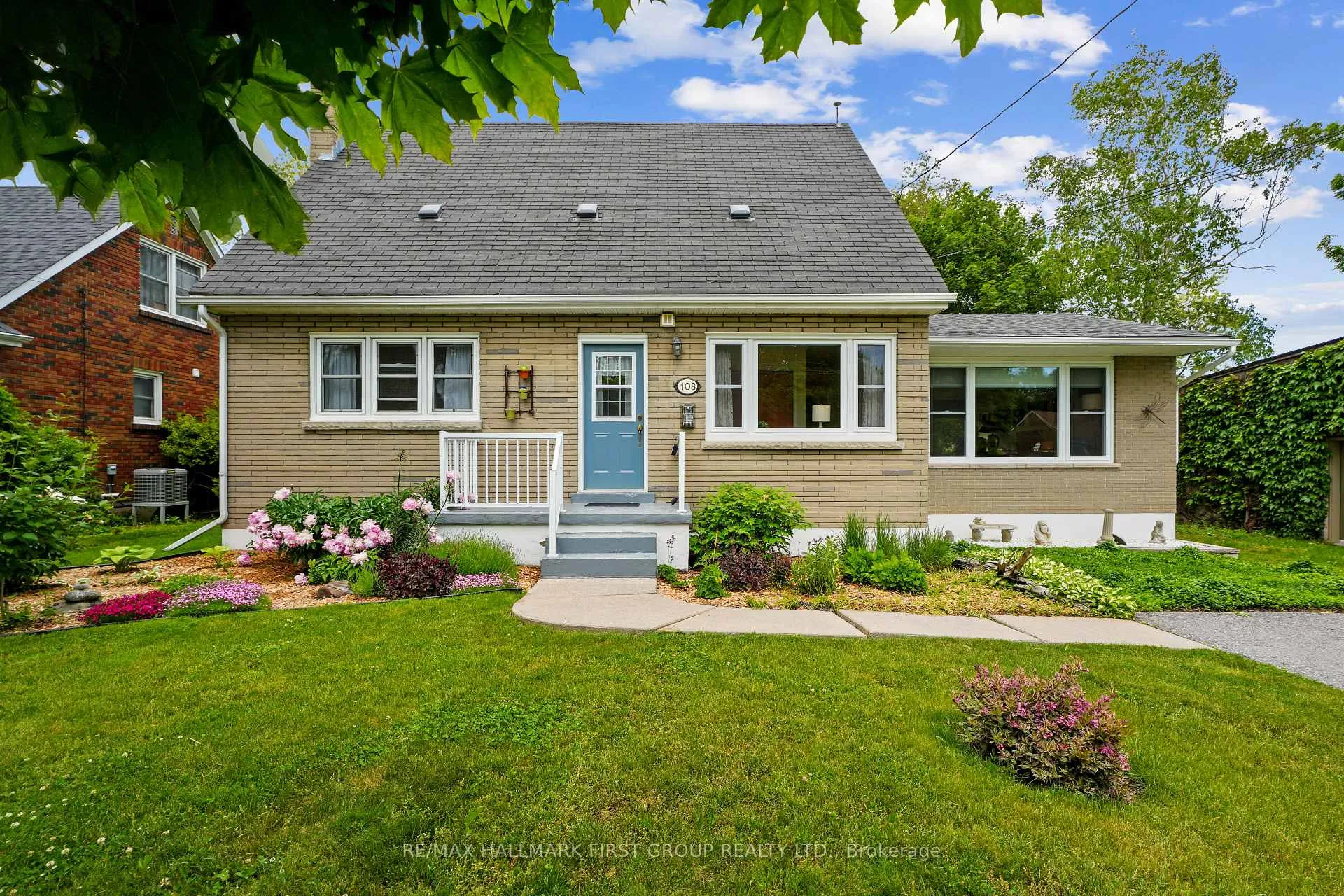 Photo 2 of 108 Abbott Boulevard, Cobourg — HOMEH