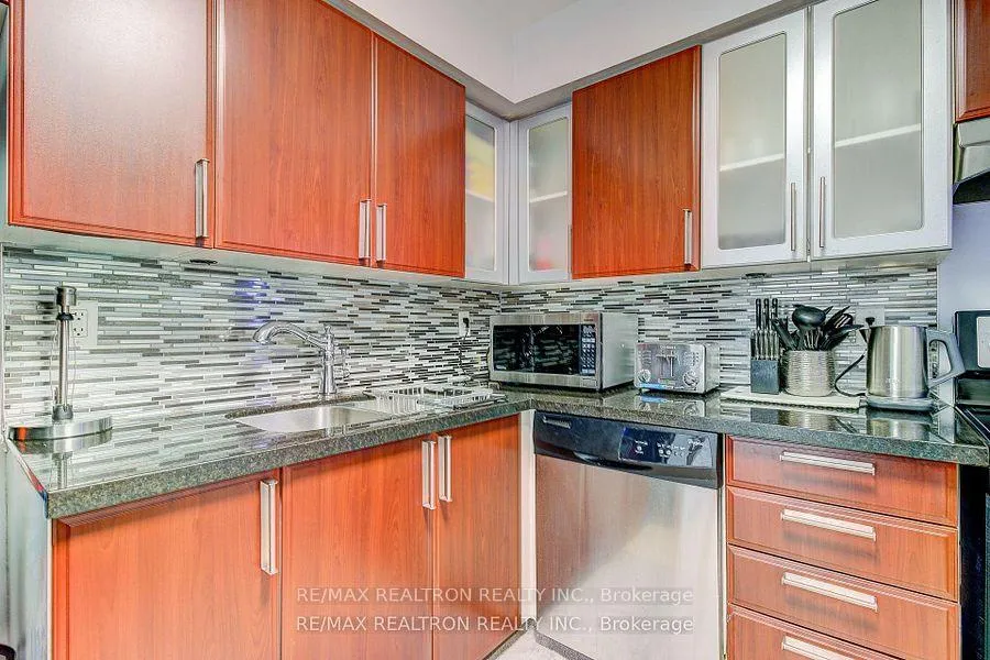 Photo 10 of Unit Ph206, 91 Townsgate Drive, Vaughan, Crestwood-Springfarm-Yorkhill — HOMEH