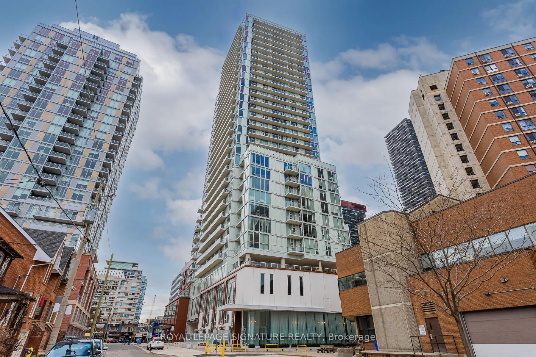 Photo 2 of Unit 2105, 33 Helendale Avenue, Toronto, Yonge-Eglinton — HOMEH