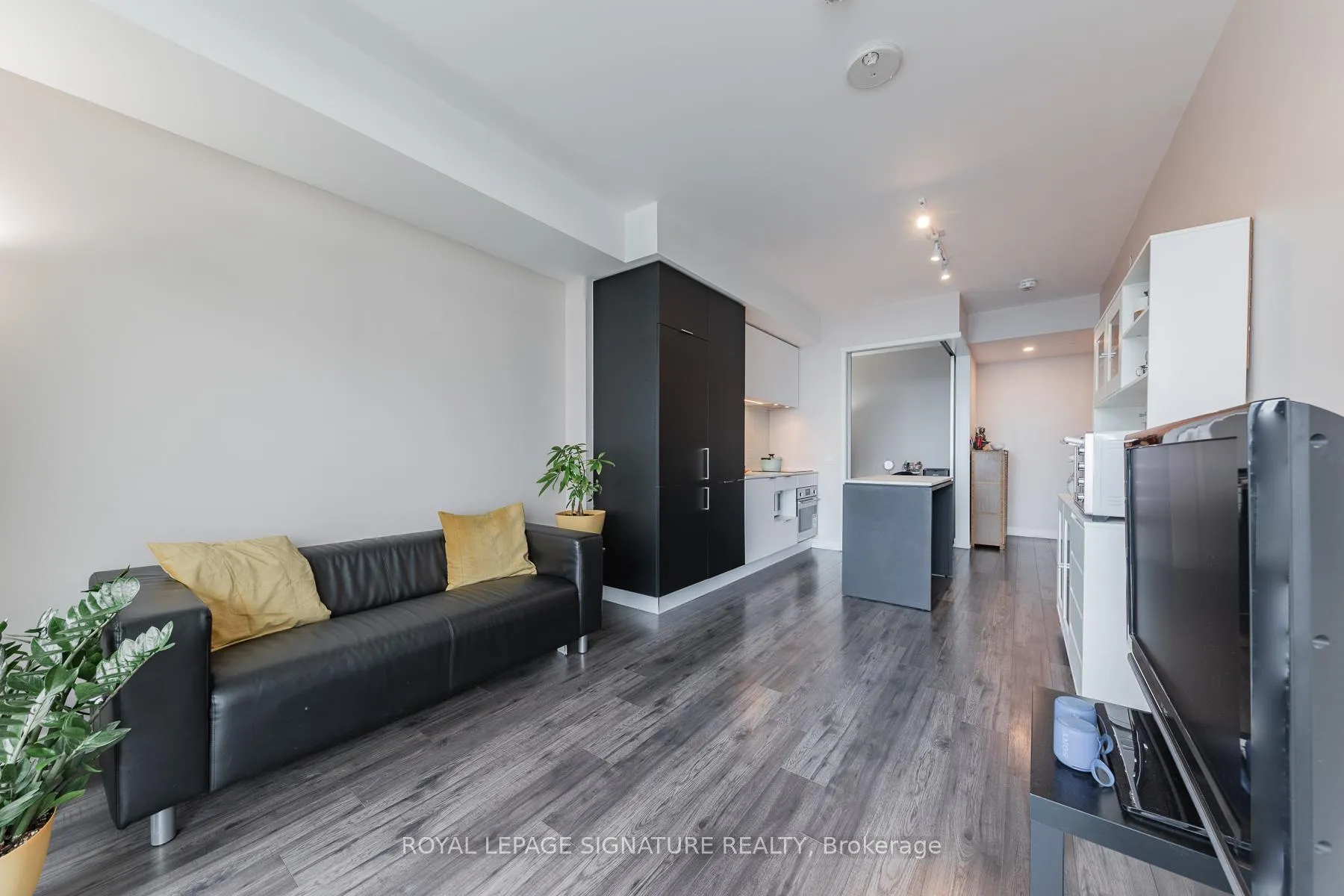 Photo 5 of Unit 2105, 33 Helendale Avenue, Toronto, Yonge-Eglinton — HOMEH