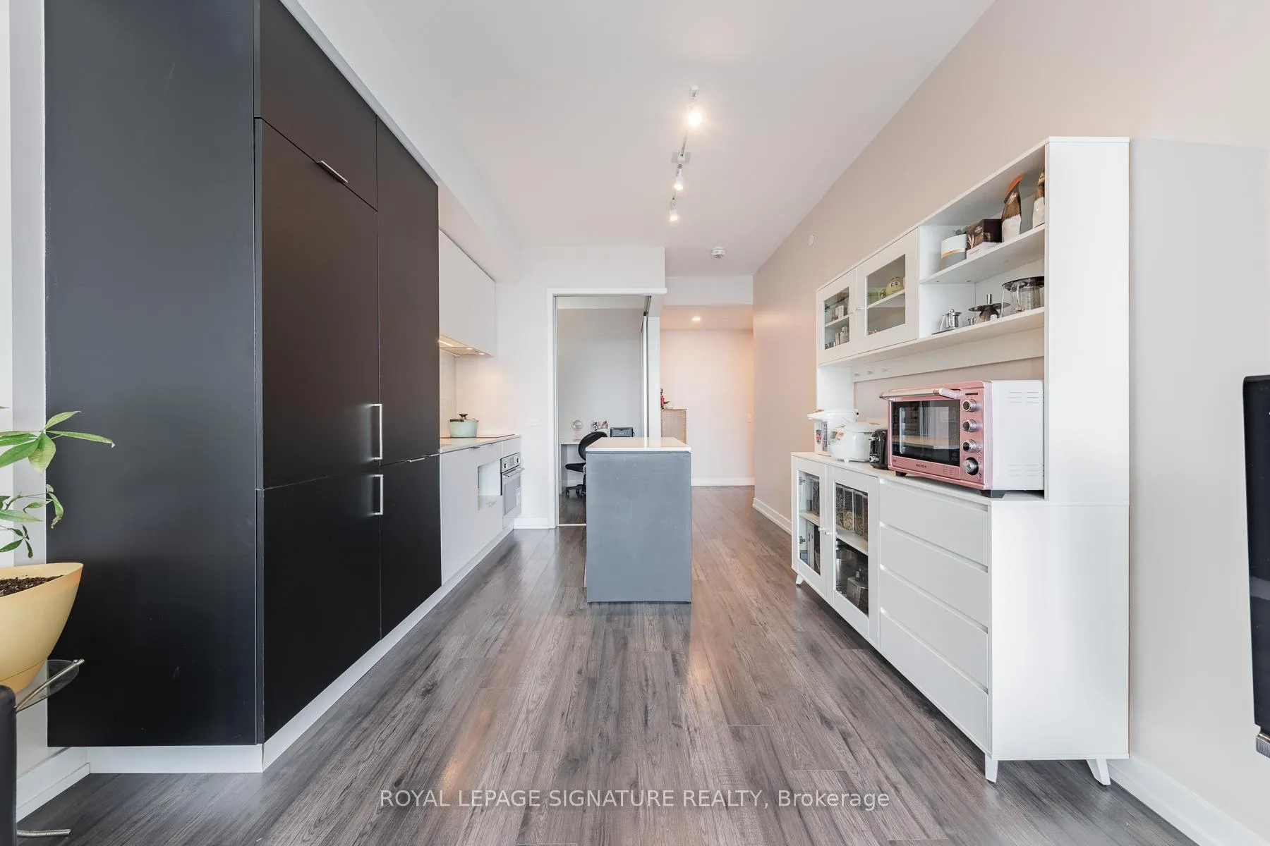 Photo 6 of Unit 2105, 33 Helendale Avenue, Toronto, Yonge-Eglinton — HOMEH