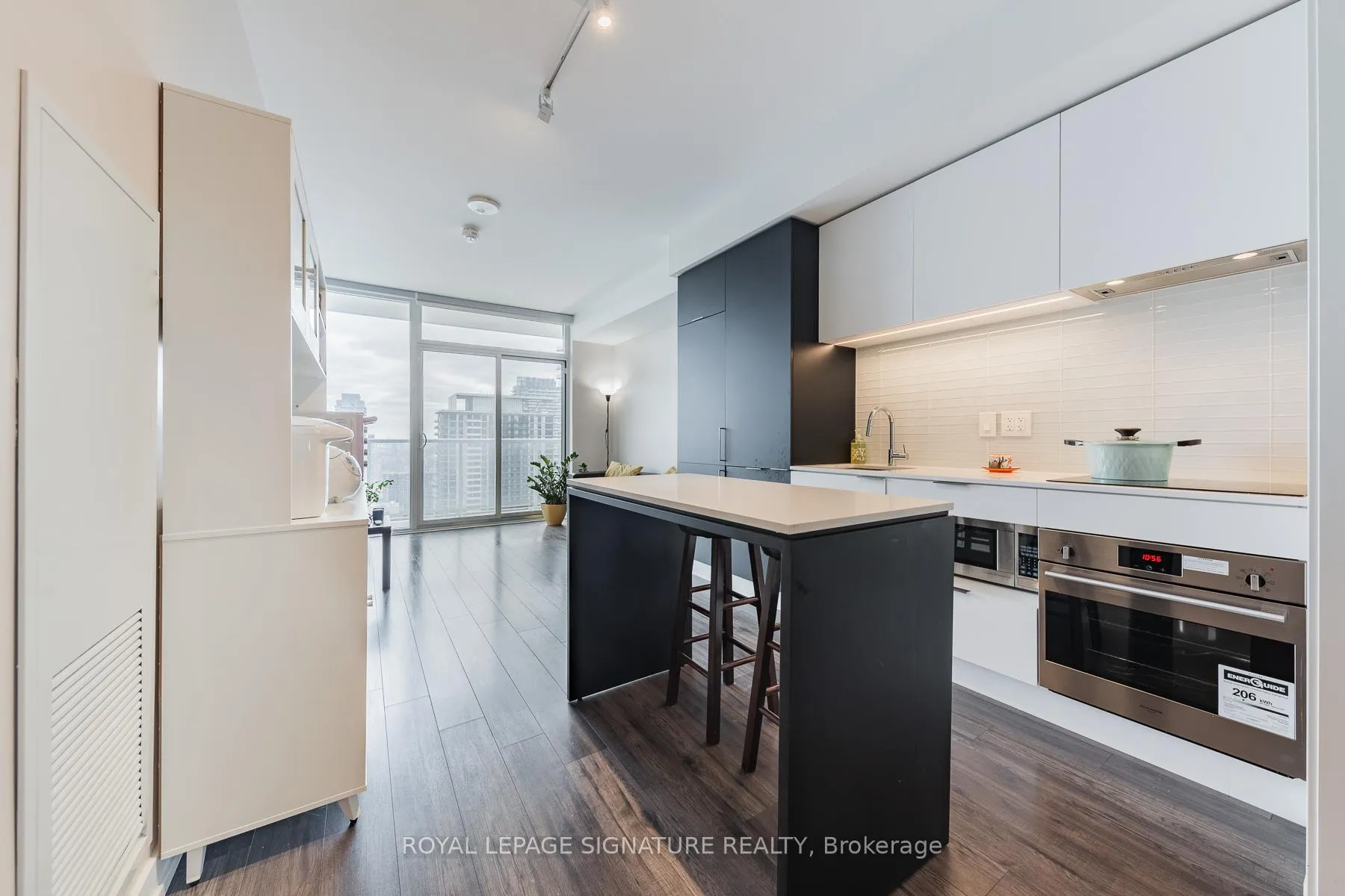 Photo 8 of Unit 2105, 33 Helendale Avenue, Toronto, Yonge-Eglinton — HOMEH