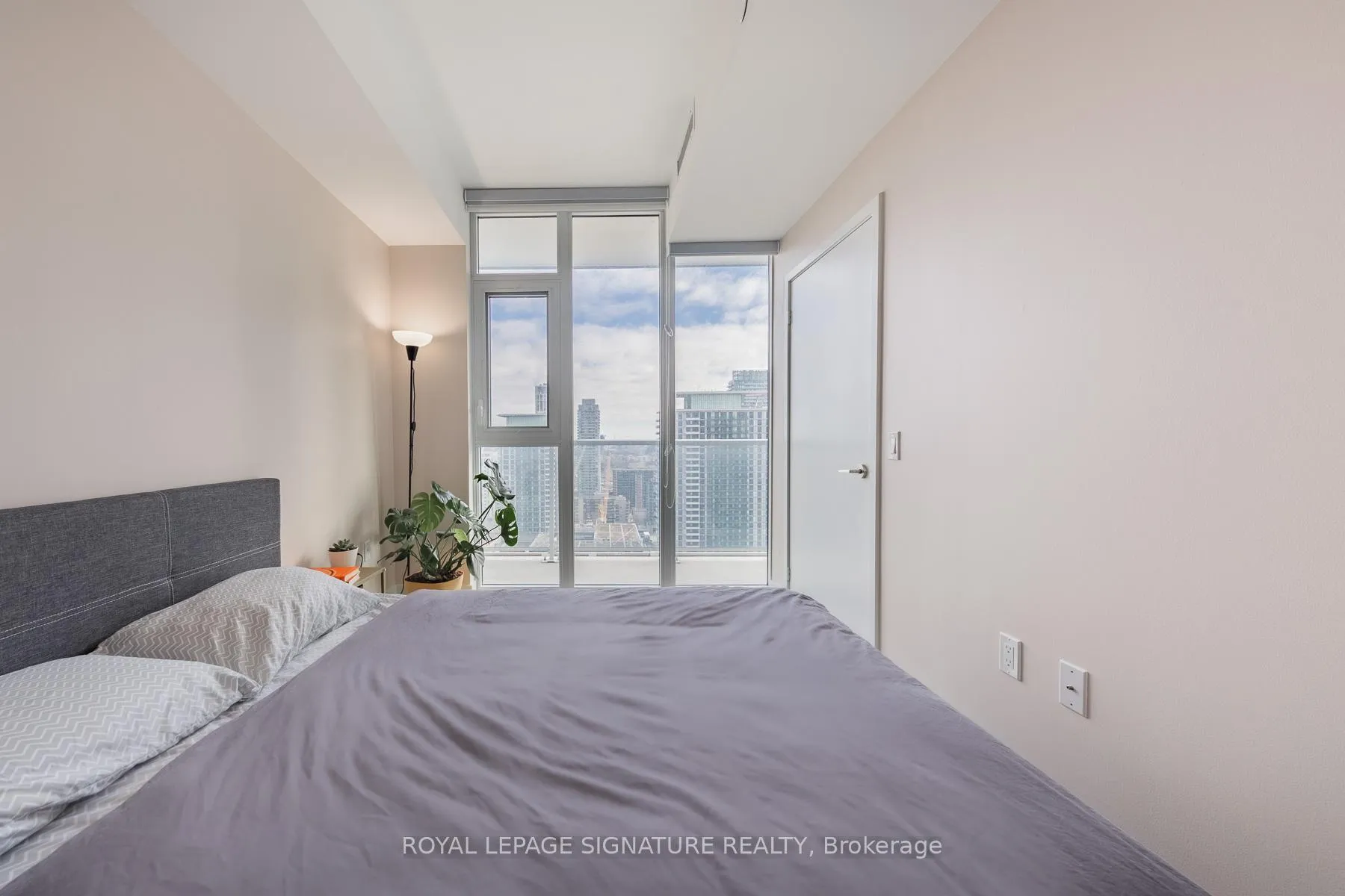 Photo 11 of Unit 2105, 33 Helendale Avenue, Toronto, Yonge-Eglinton — HOMEH