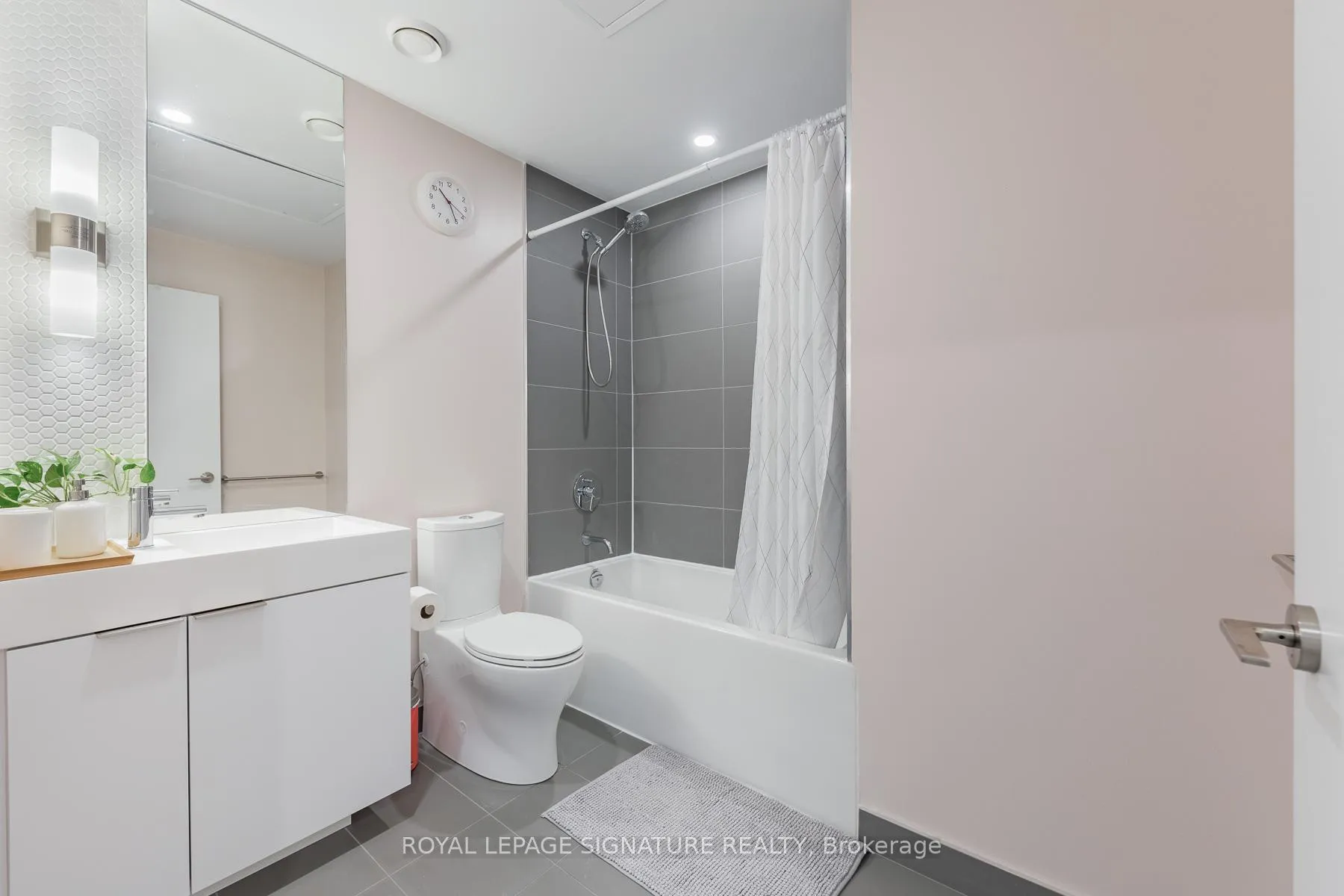 Photo 15 of Unit 2105, 33 Helendale Avenue, Toronto, Yonge-Eglinton — HOMEH