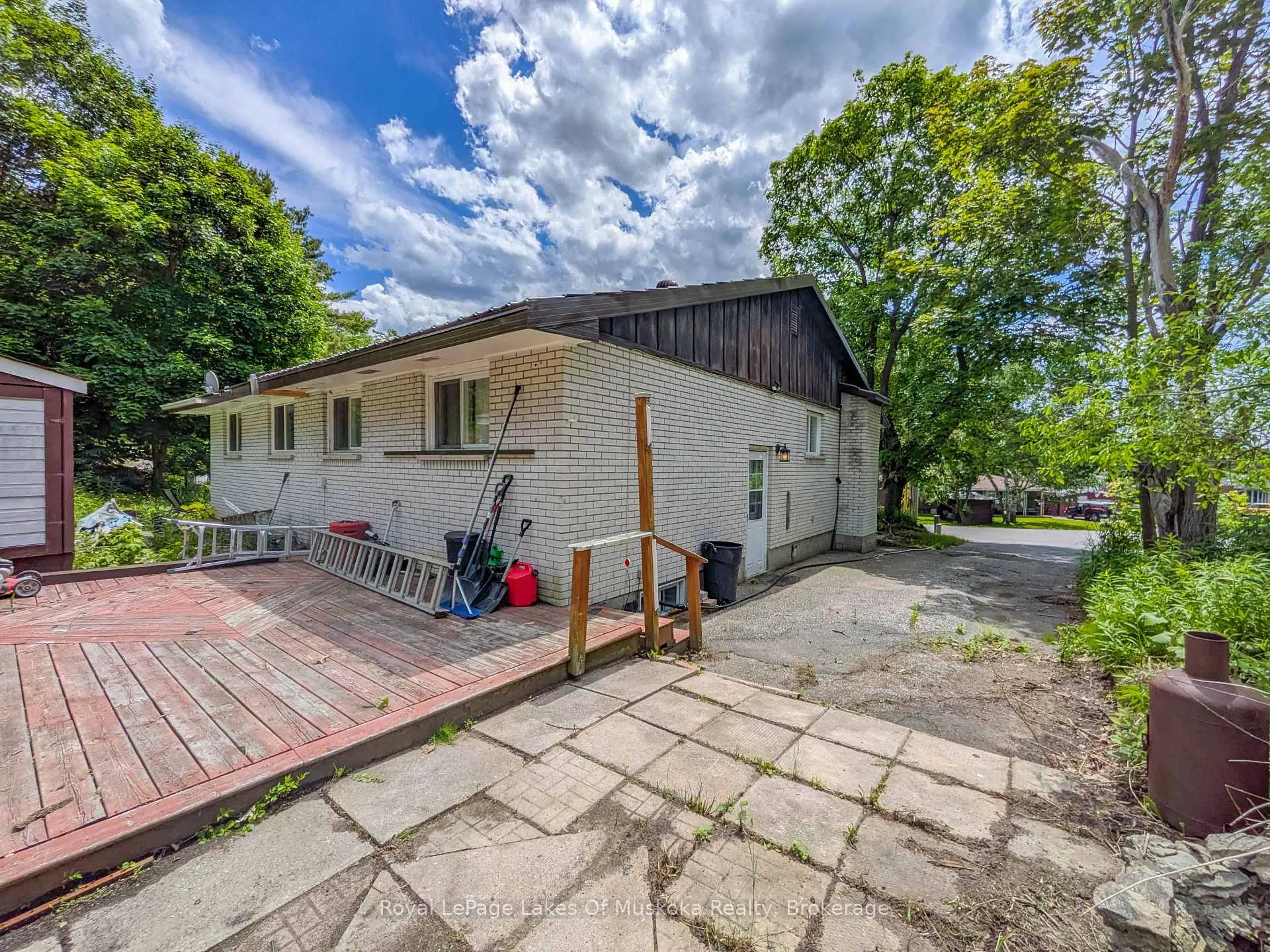 Photo 4 of 12 Valley Drive, Bracebridge — HOMEH