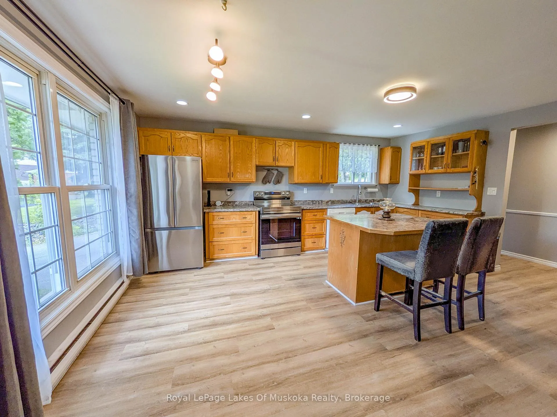 Photo 9 of 12 Valley Drive, Bracebridge — HOMEH