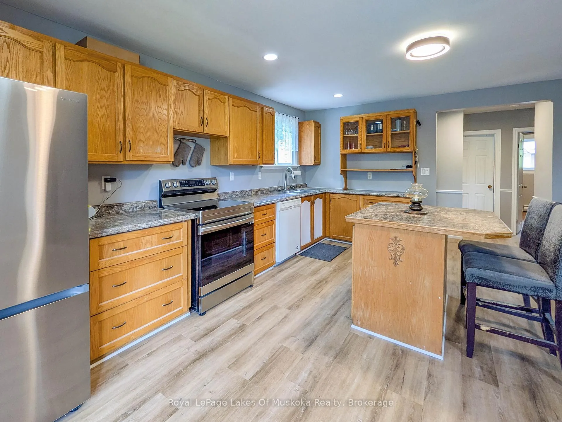 Photo 10 of 12 Valley Drive, Bracebridge — HOMEH