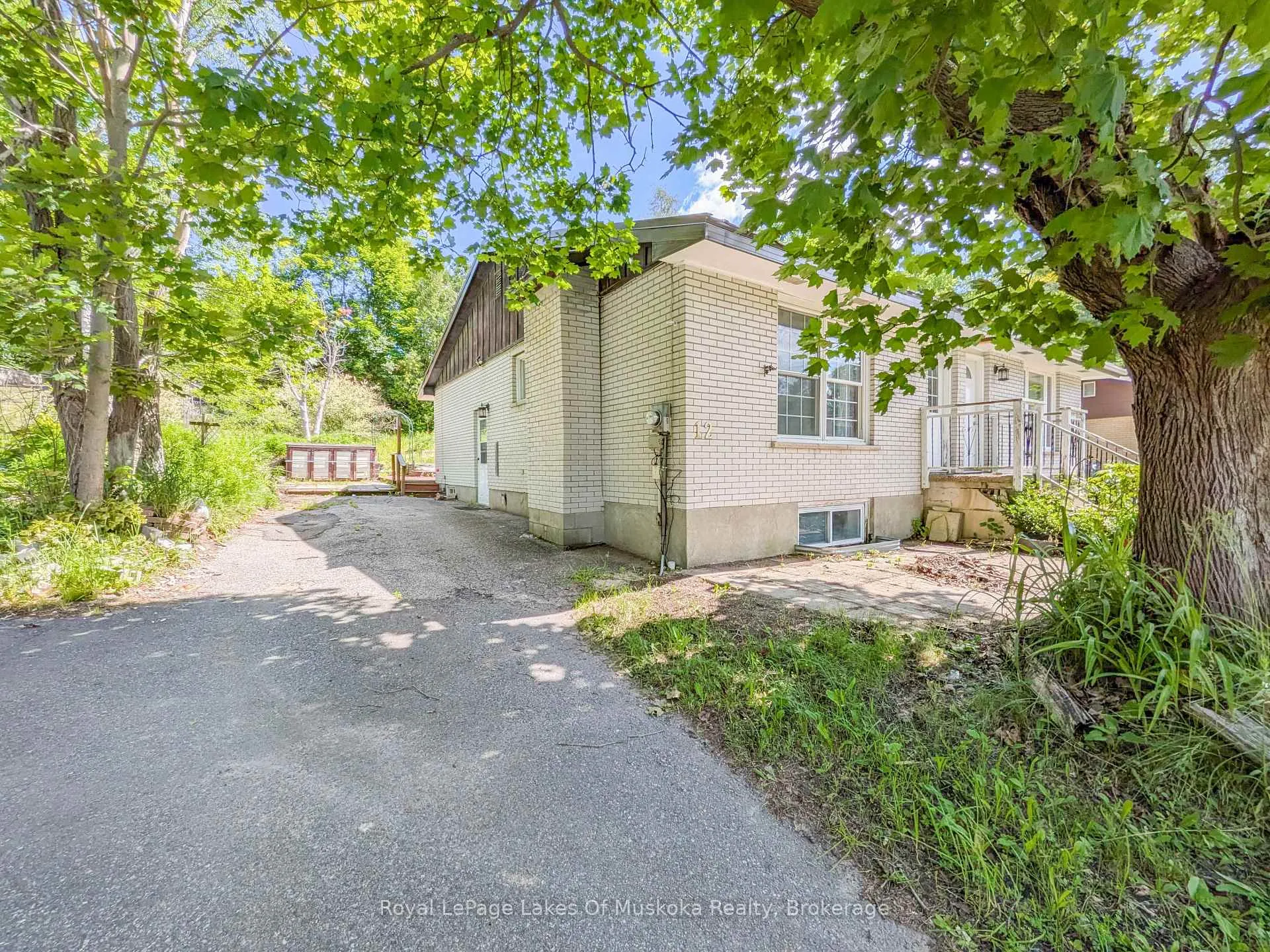 Photo 2 of 12 Valley Drive, Bracebridge — HOMEH