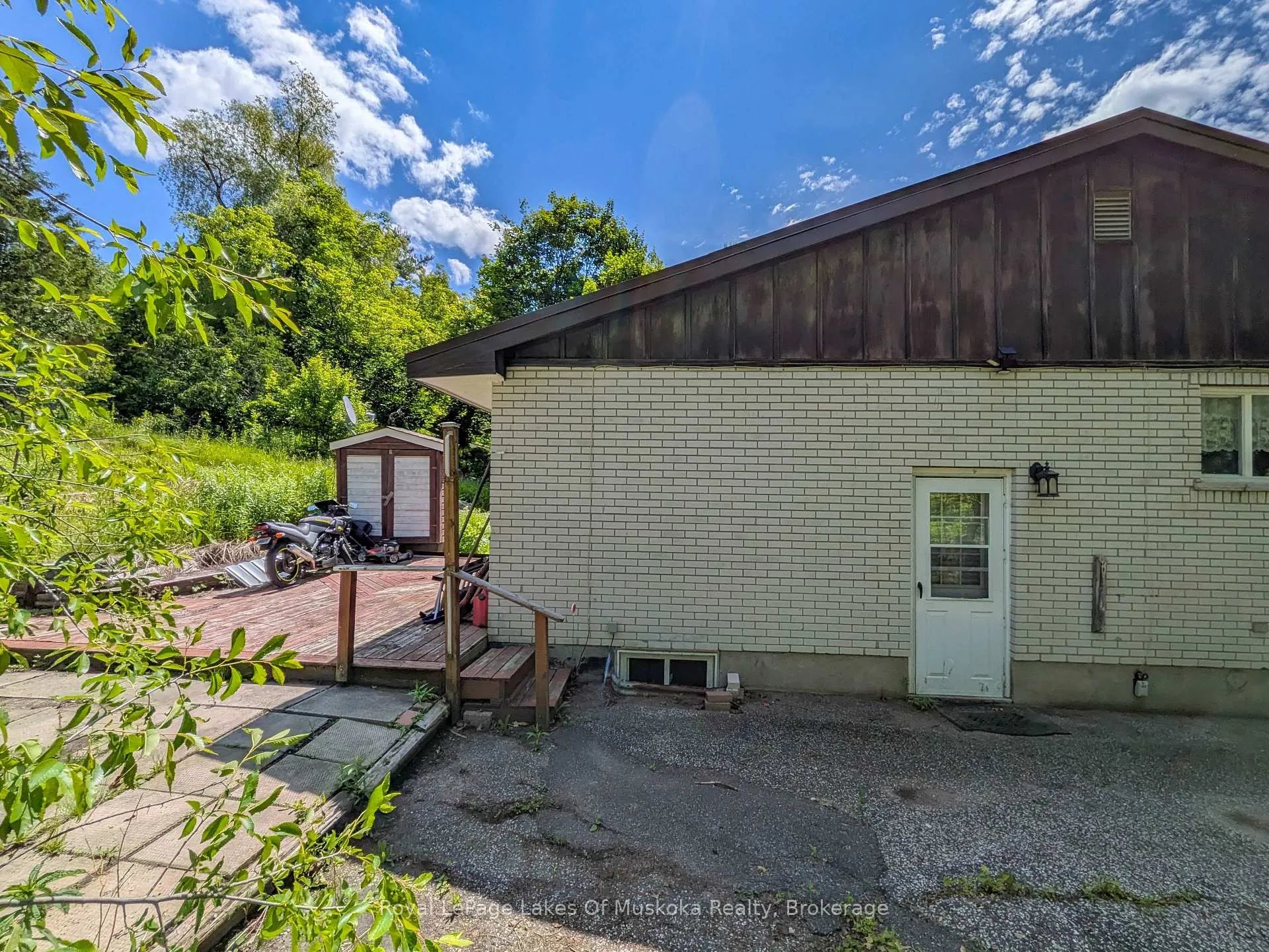 Photo 3 of 12 Valley Drive, Bracebridge — HOMEH