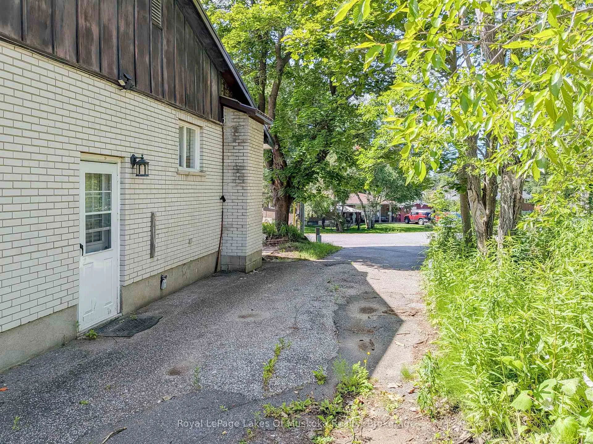 Photo 7 of 12 Valley Drive, Bracebridge — HOMEH