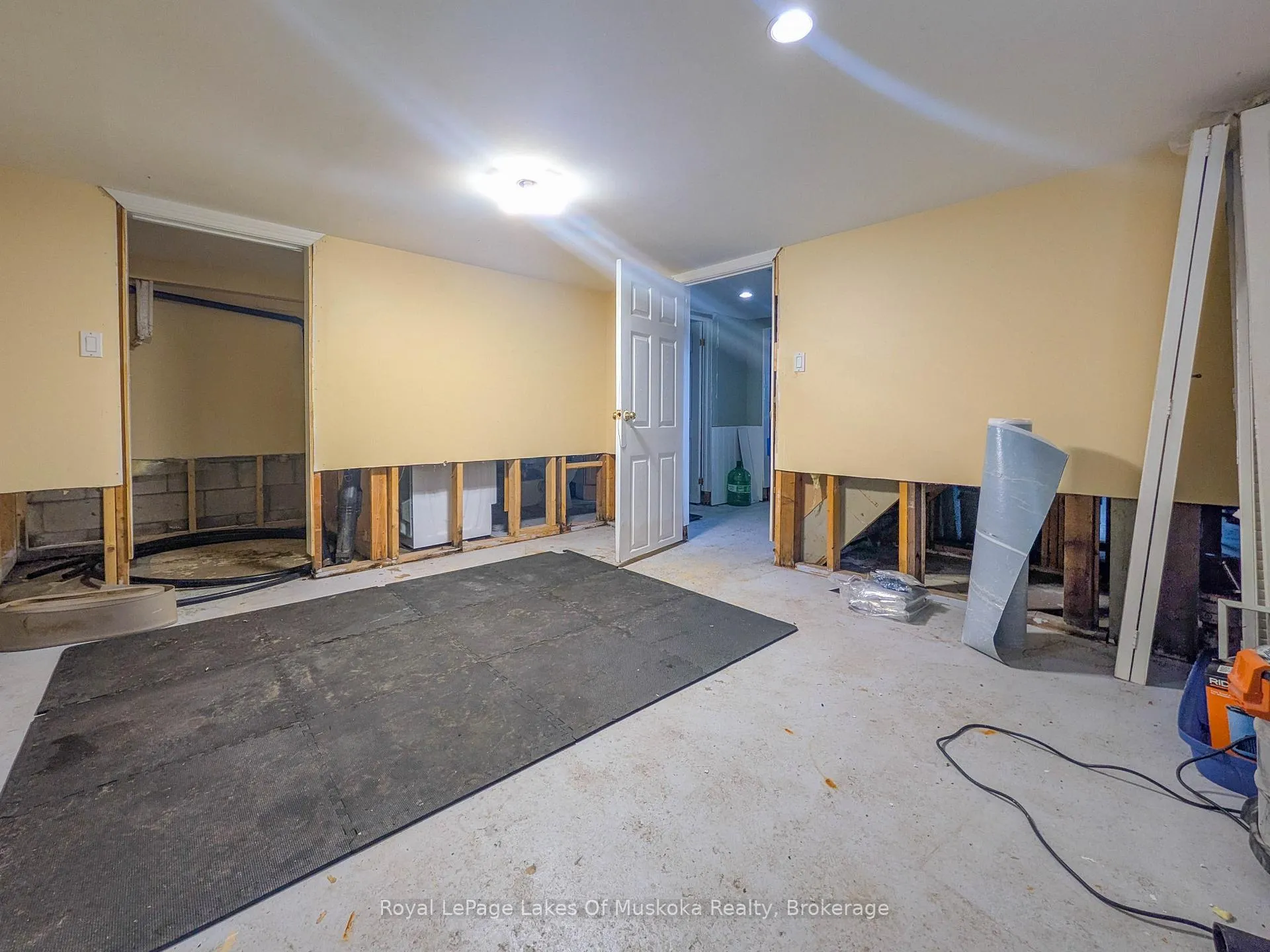 Photo 23 of 12 Valley Drive, Bracebridge — HOMEH