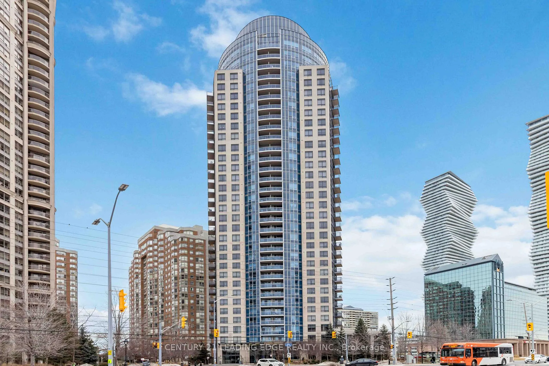 Front of Unit 806, 330 Burnhamthorpe Road W