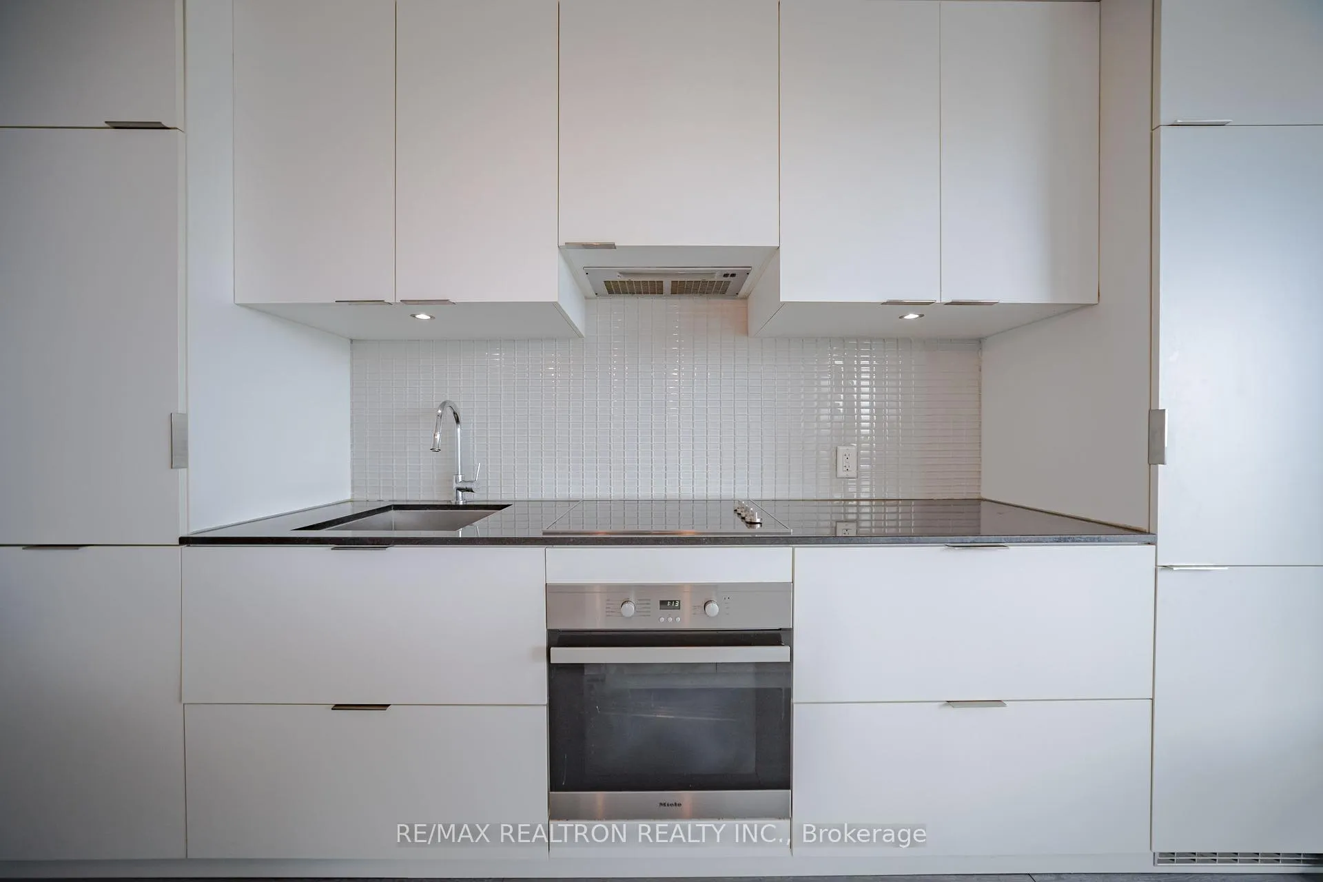 Photo 4 of Unit 4303, 5 St Joseph St Street, Toronto, Bay Street Corridor — HOMEH