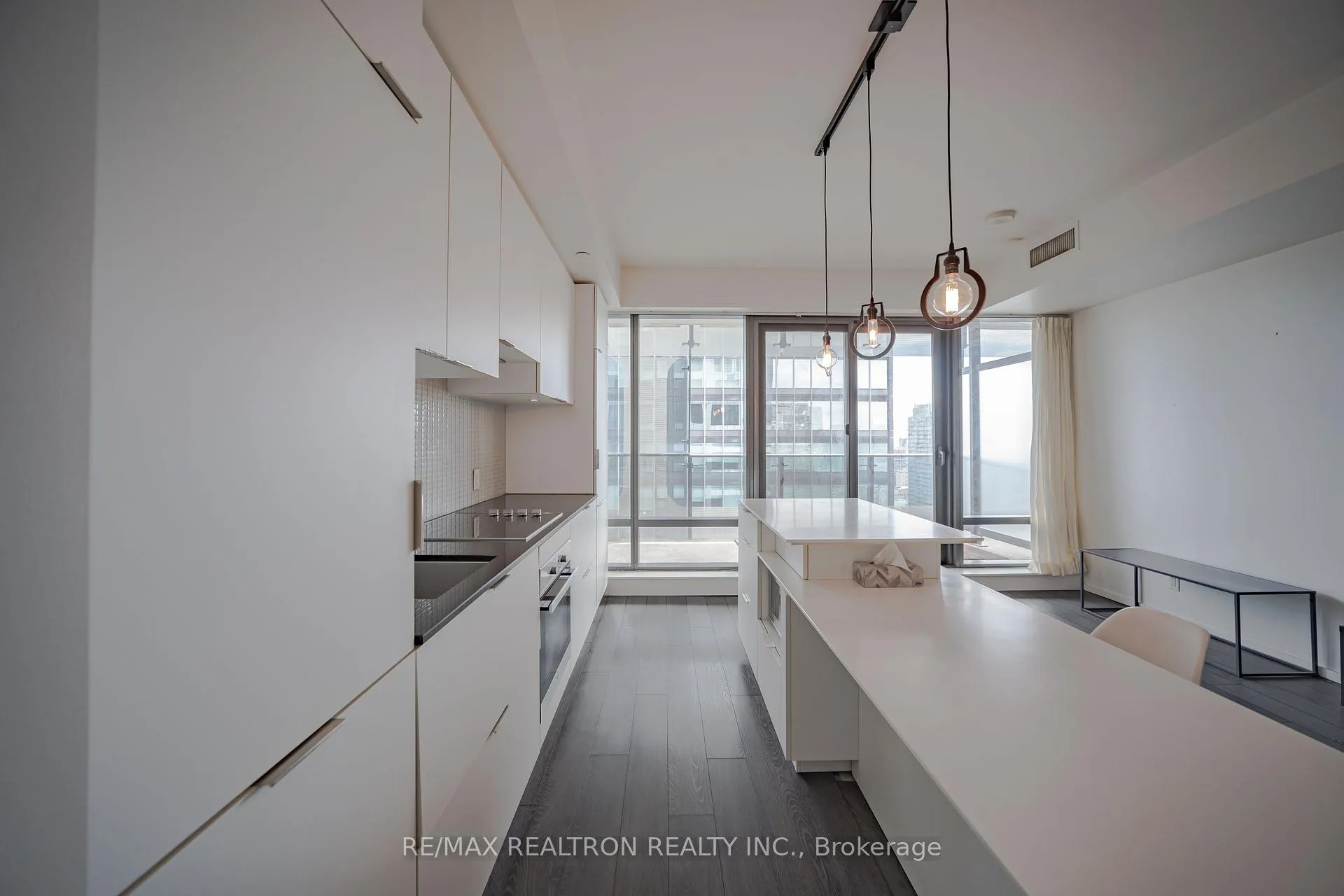 Photo 6 of Unit 4303, 5 St Joseph St Street, Toronto, Bay Street Corridor — HOMEH