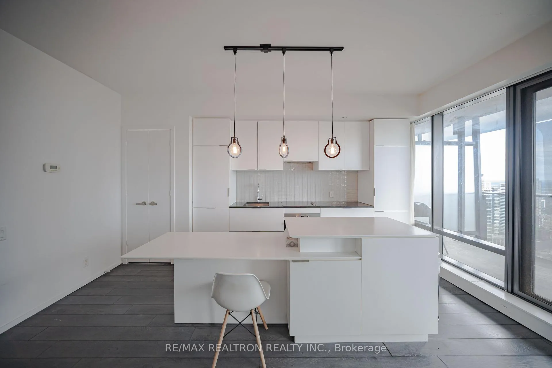 Photo 8 of Unit 4303, 5 St Joseph St Street, Toronto, Bay Street Corridor — HOMEH
