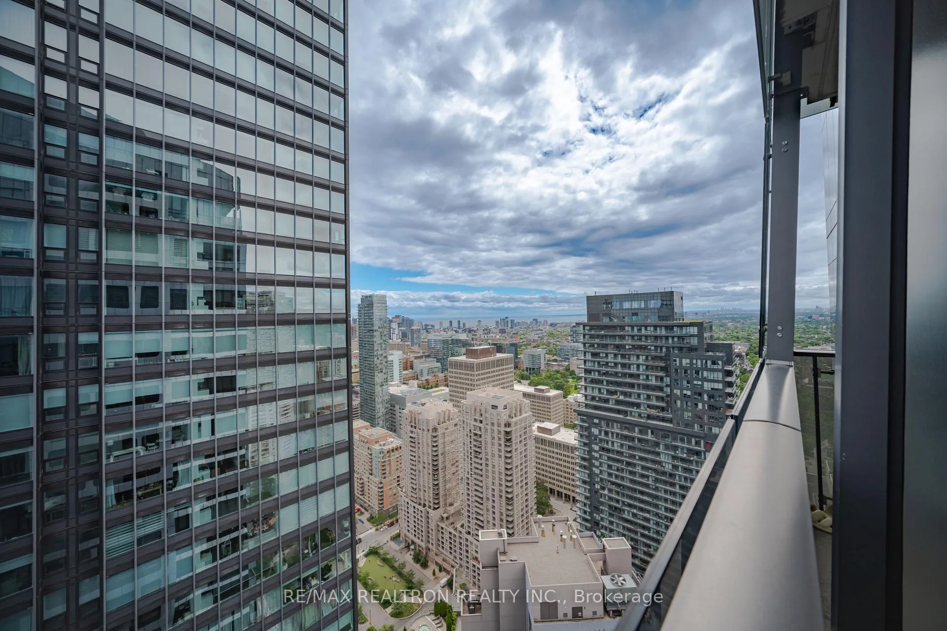 Photo 26 of Unit 4303, 5 St Joseph St Street, Toronto, Bay Street Corridor — HOMEH