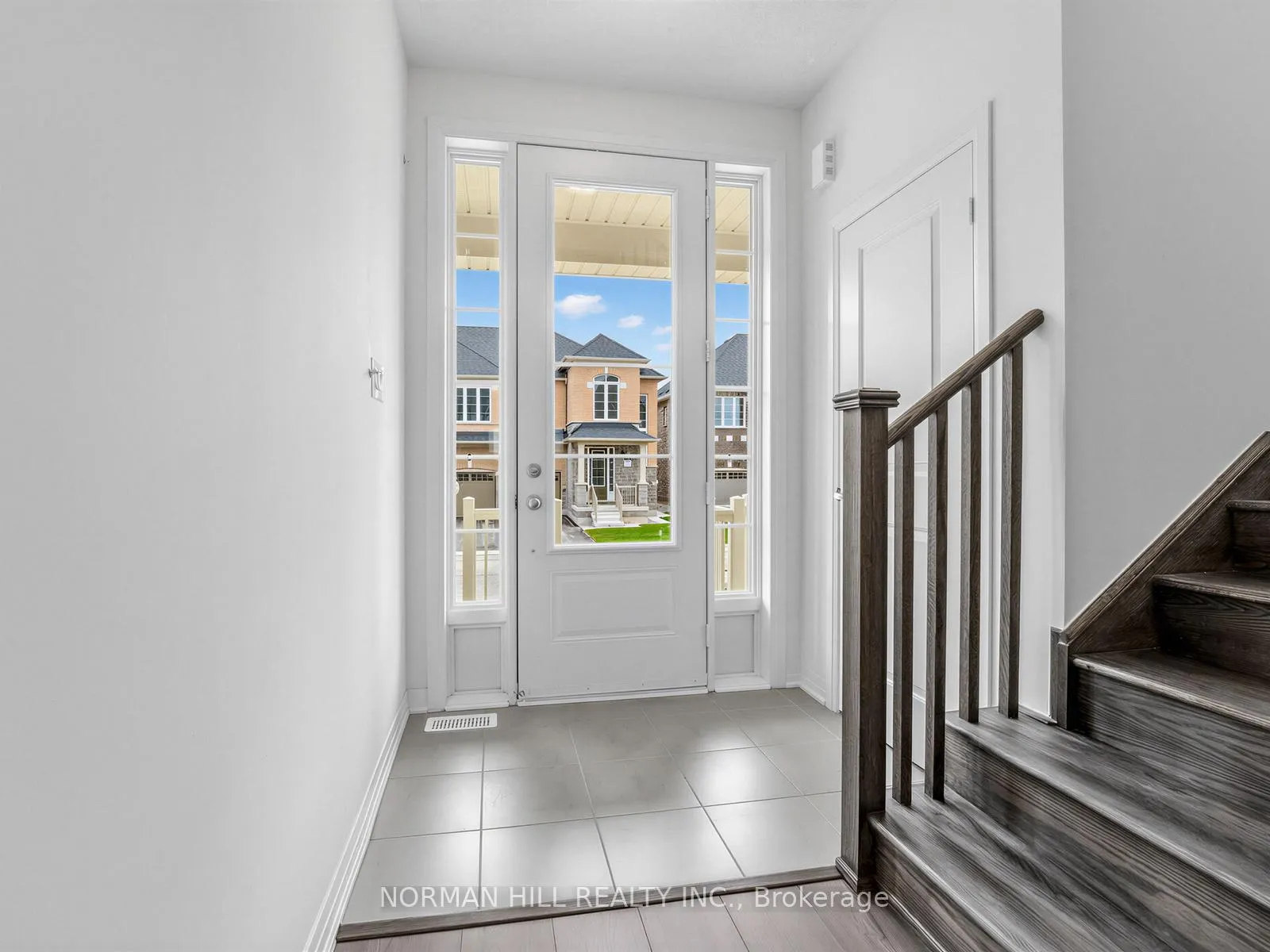 Photo 2 of 8 Guildhouse Drive, Brampton, Northwest Brampton — HOMEH