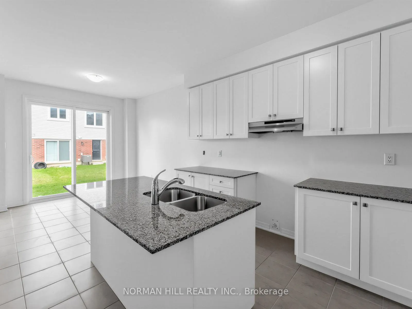 Photo 10 of 8 Guildhouse Drive, Brampton, Northwest Brampton — HOMEH