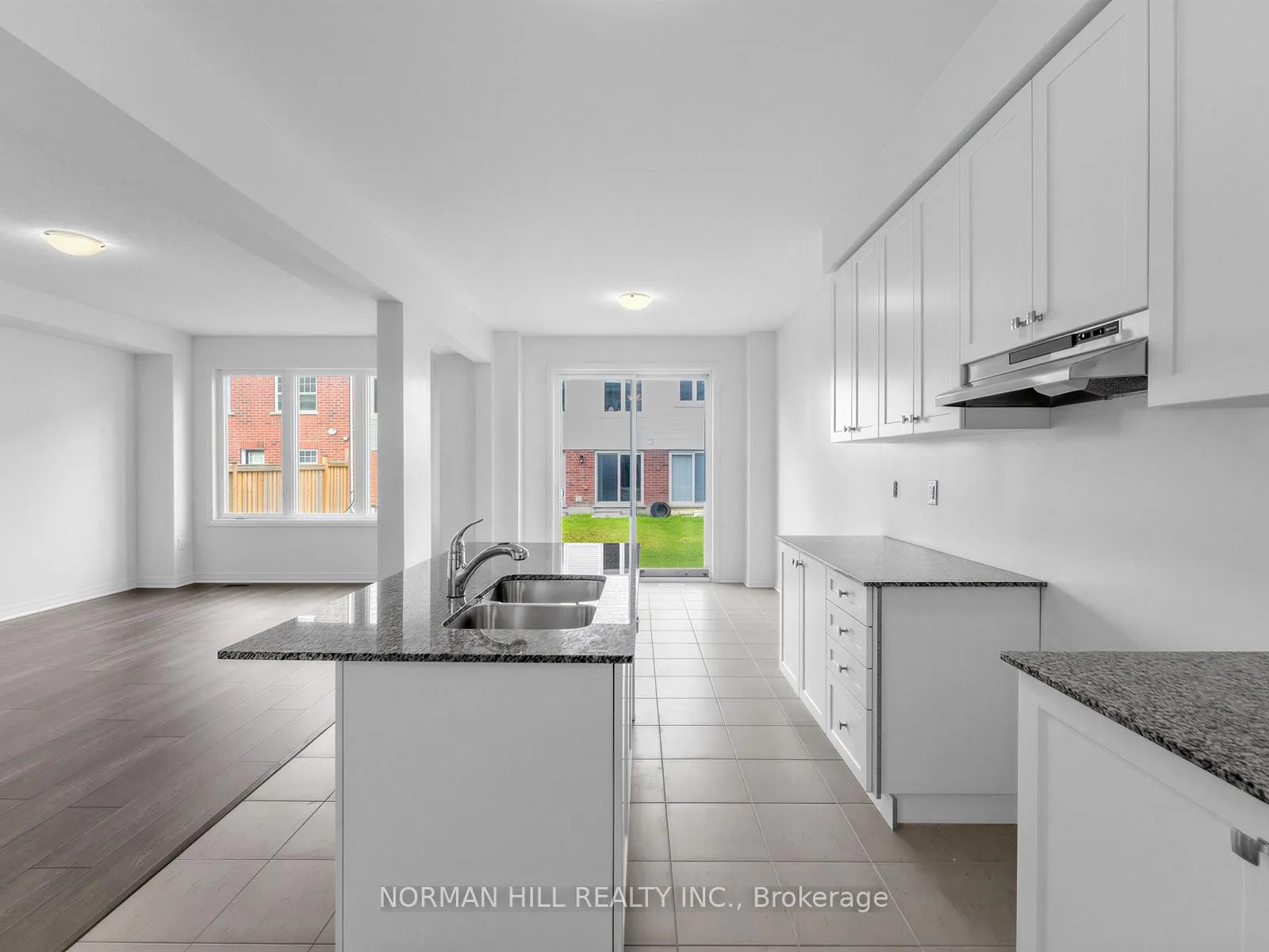 Photo 11 of 8 Guildhouse Drive, Brampton, Northwest Brampton — HOMEH