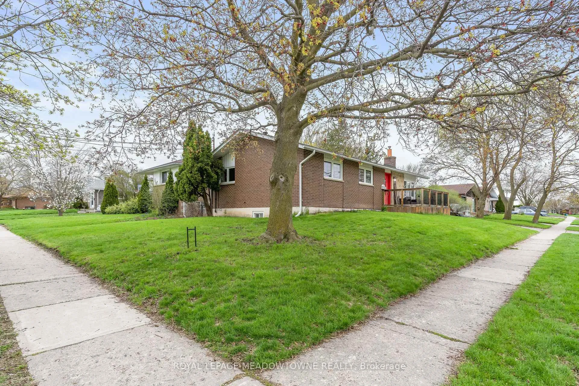 Photo 2 of 24 Gower Road, Halton Hills, Georgetown — HOMEH