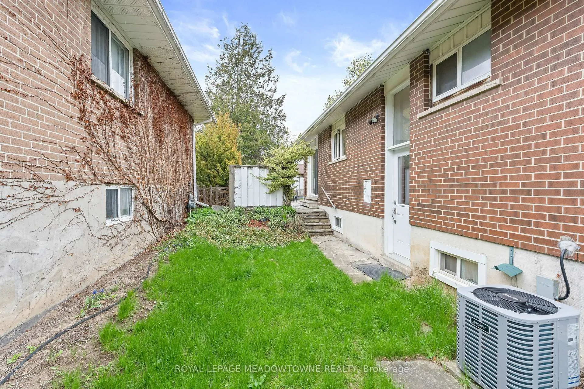 Photo 32 of 24 Gower Road, Halton Hills, Georgetown — HOMEH