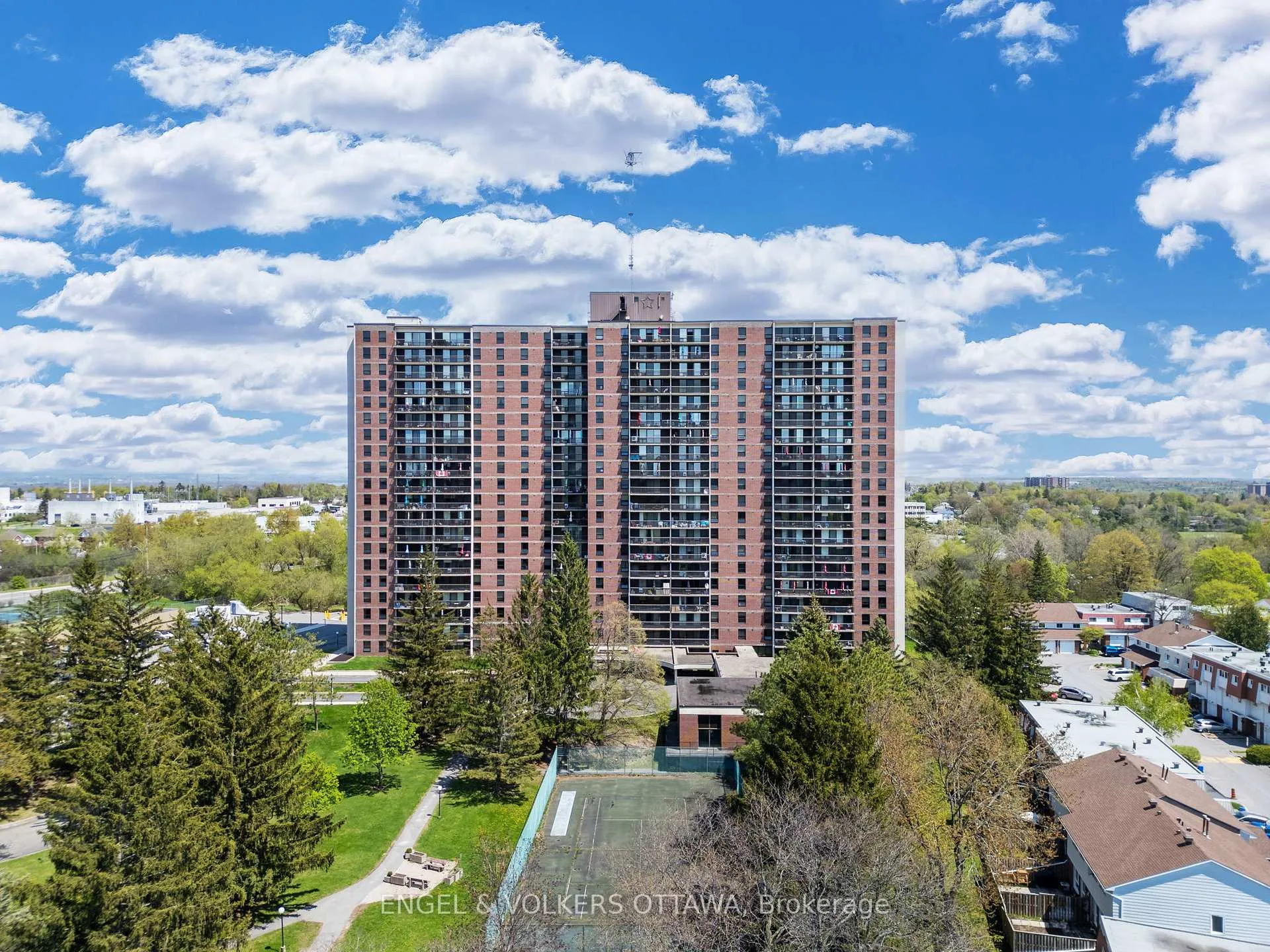 Photo 2 of Unit 301, 665 Bathgate Drive, Ottawa, Carson Meadows — HOMEH