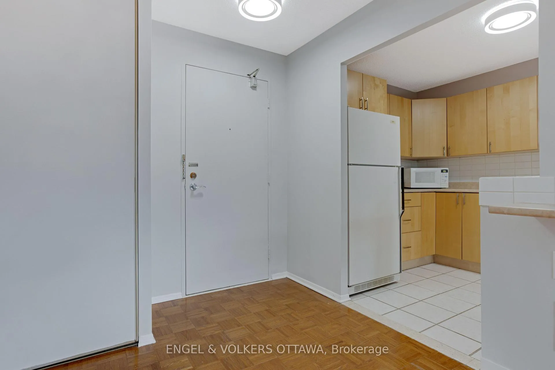 Photo 3 of Unit 301, 665 Bathgate Drive, Ottawa, Carson Meadows — HOMEH