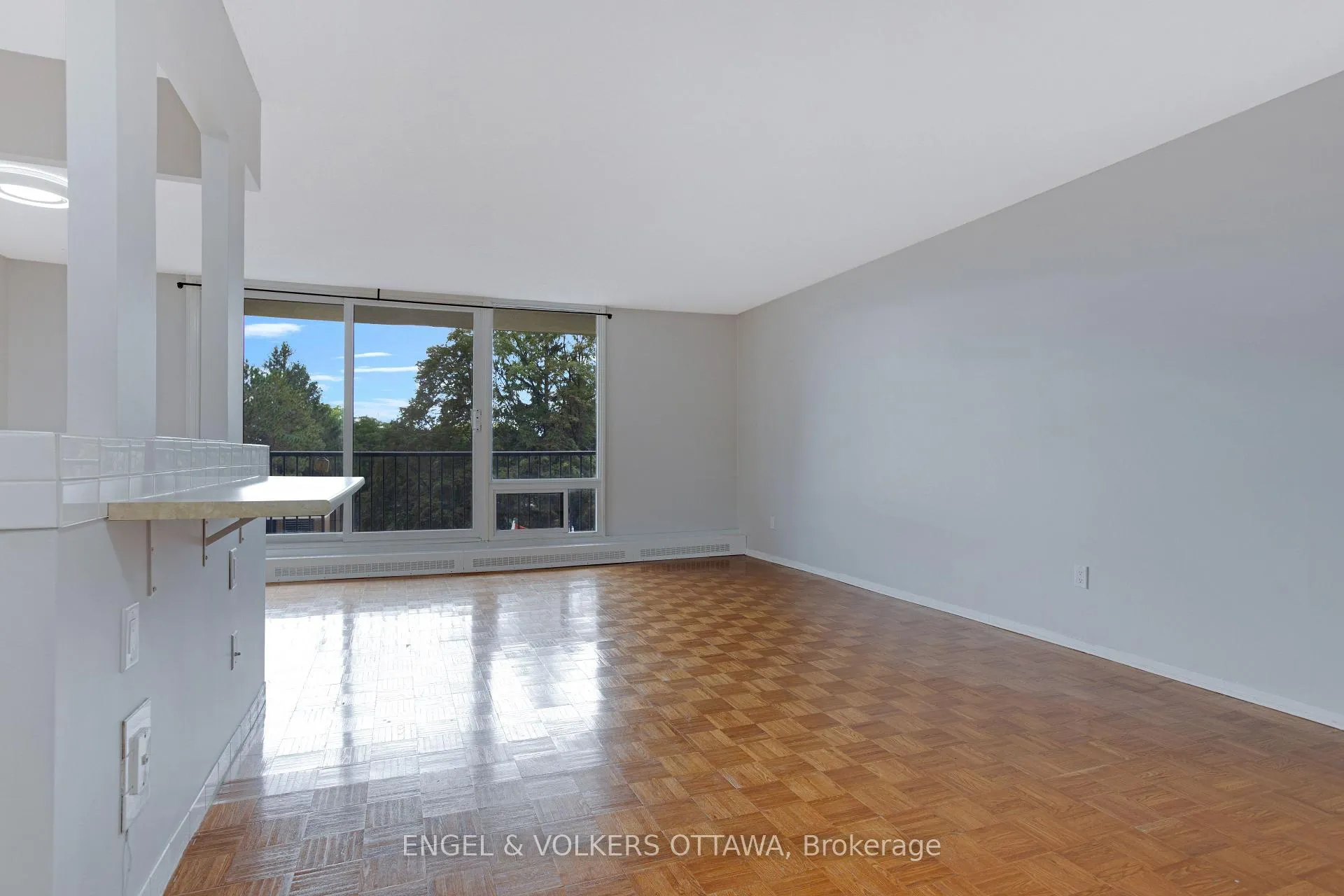 Photo 4 of Unit 301, 665 Bathgate Drive, Ottawa, Carson Meadows — HOMEH