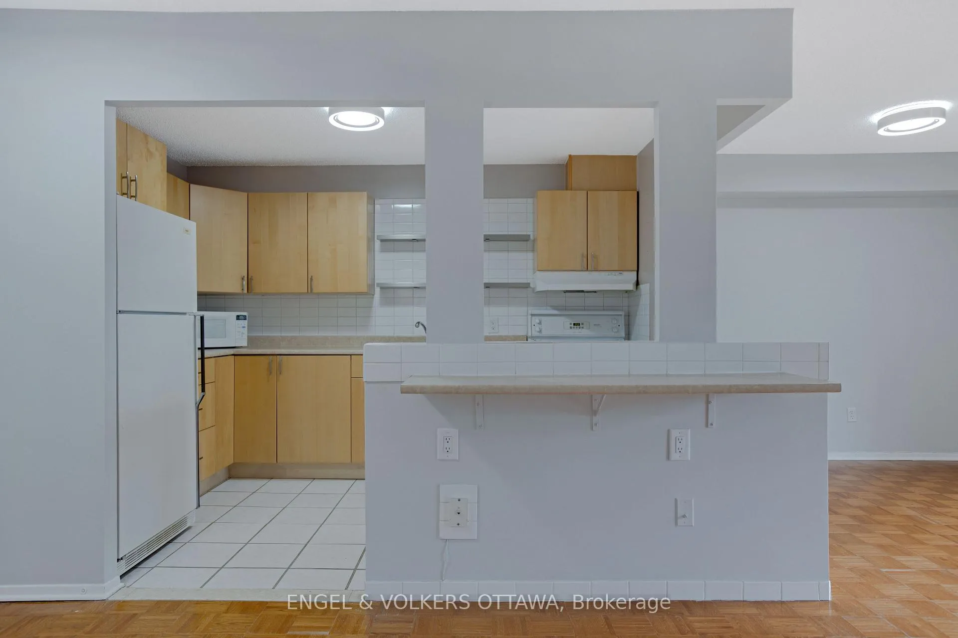 Photo 8 of Unit 301, 665 Bathgate Drive, Ottawa, Carson Meadows — HOMEH