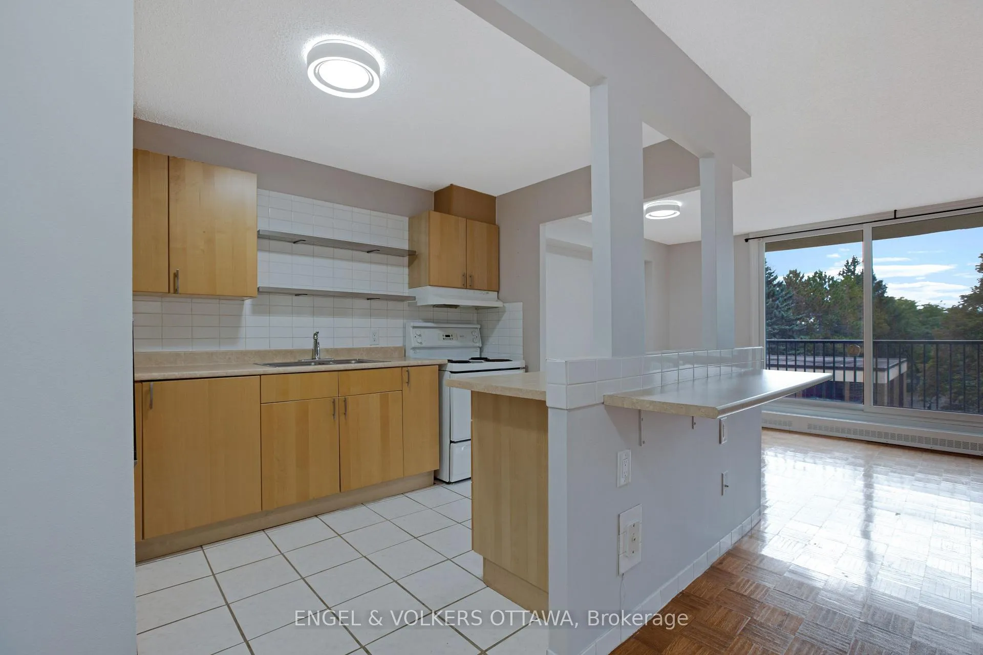 Photo 9 of Unit 301, 665 Bathgate Drive, Ottawa, Carson Meadows — HOMEH